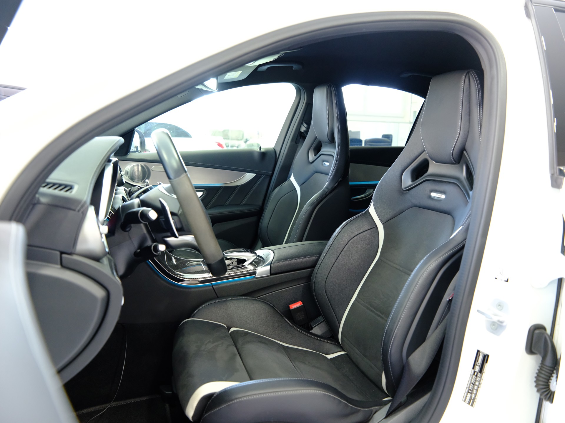 MERCEDES-BENZ C 63 S AMG Speedshift-image-10