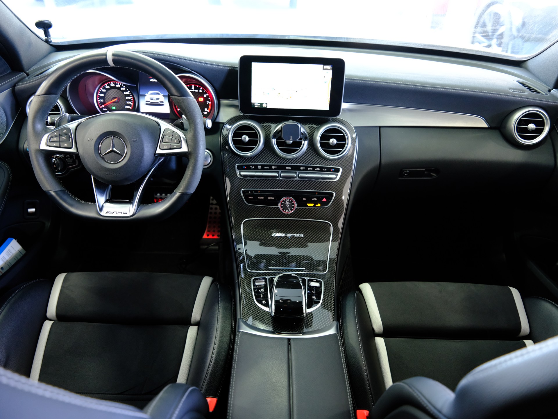 MERCEDES-BENZ C 63 S AMG Speedshift-image-16