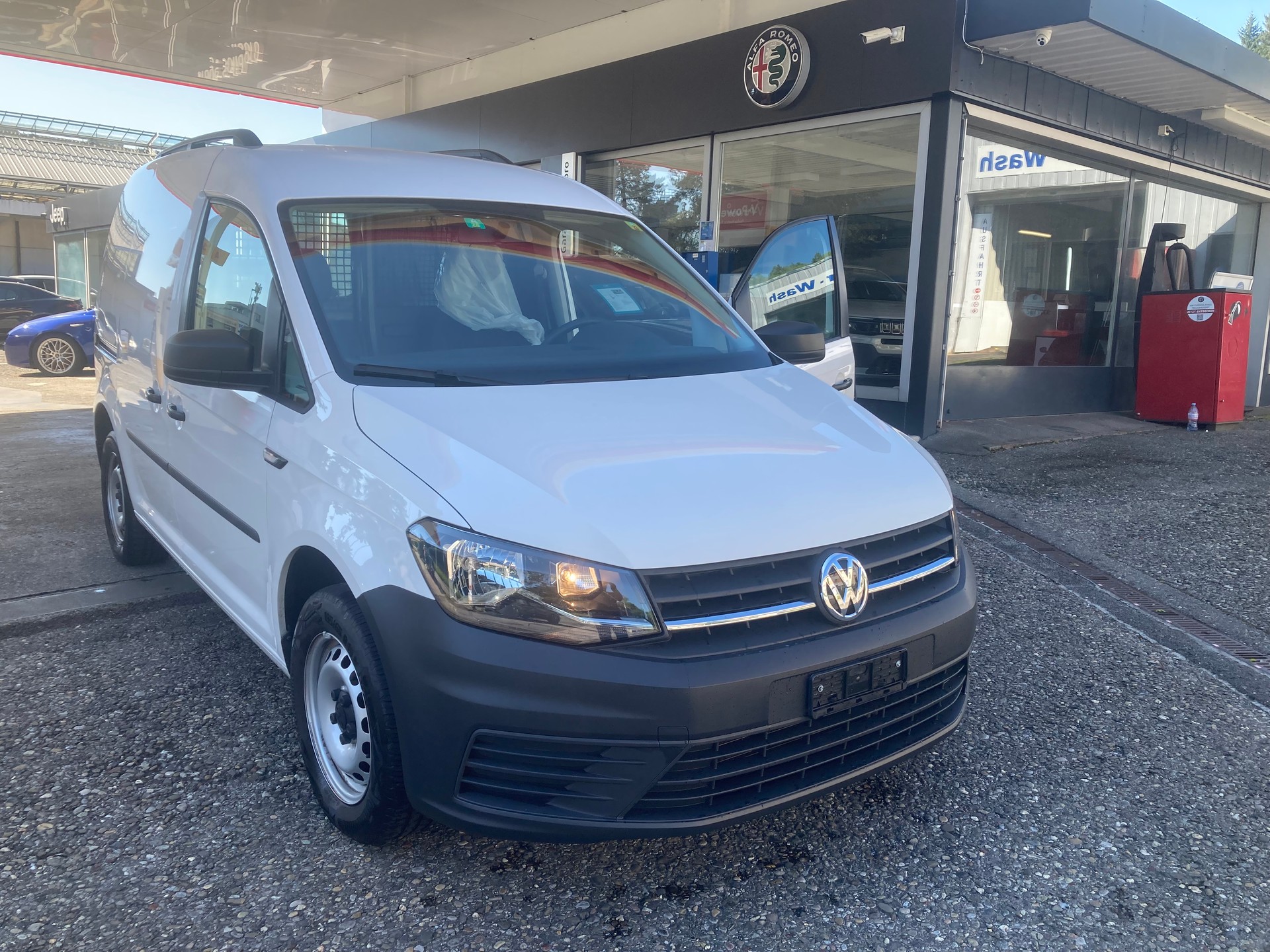 VW Caddy 2.0TDI BlueMotion Technology-image-3