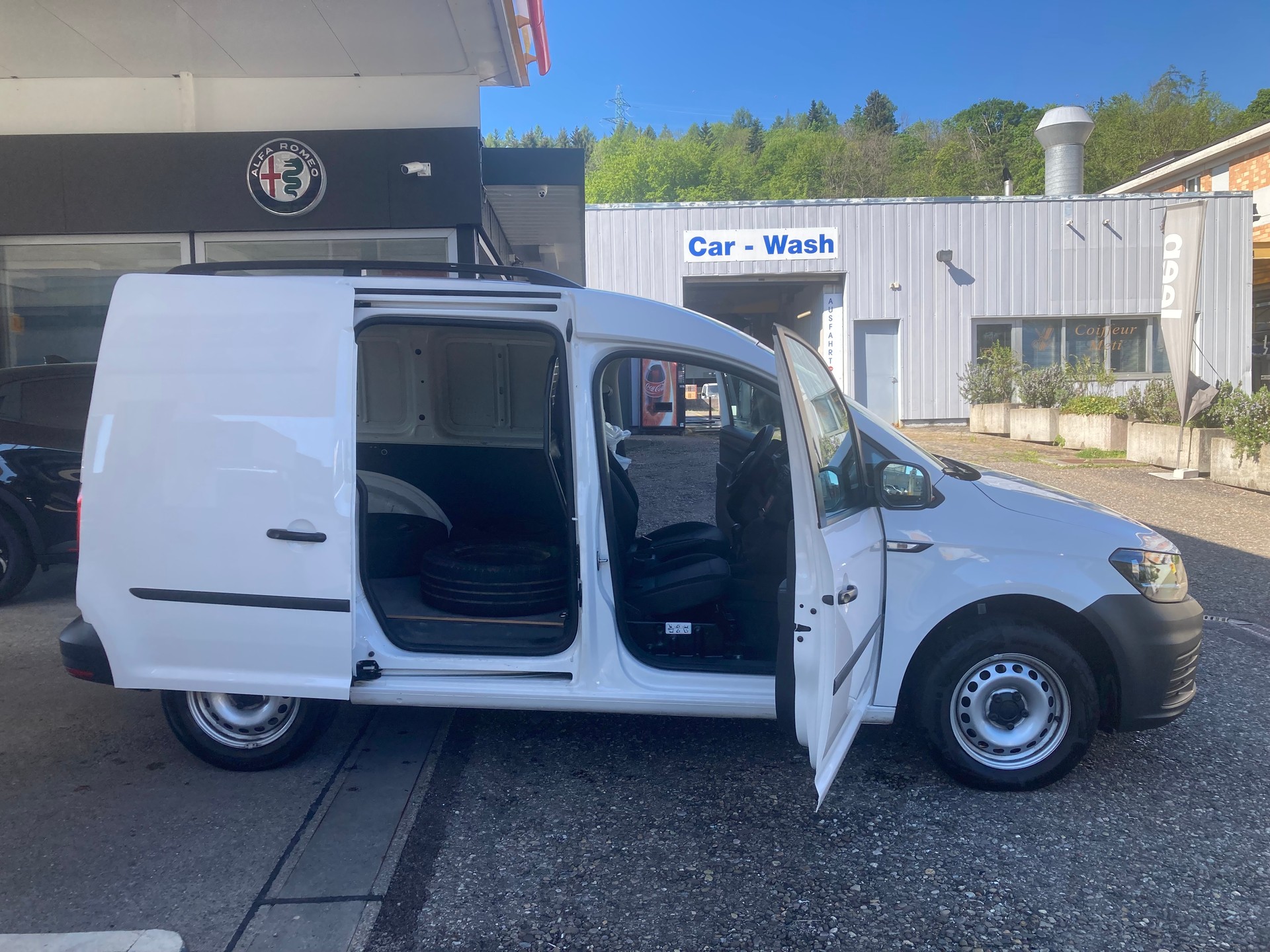 VW Caddy 2.0TDI BlueMotion Technology-image-2