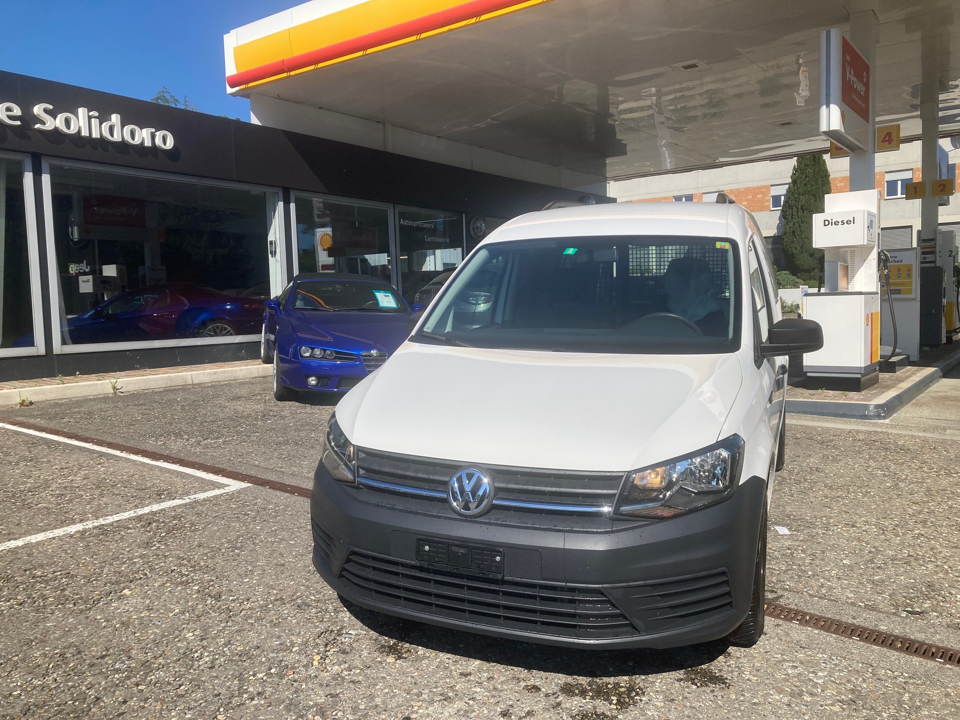 VW Caddy 2.0TDI BlueMotion Technology-image-1