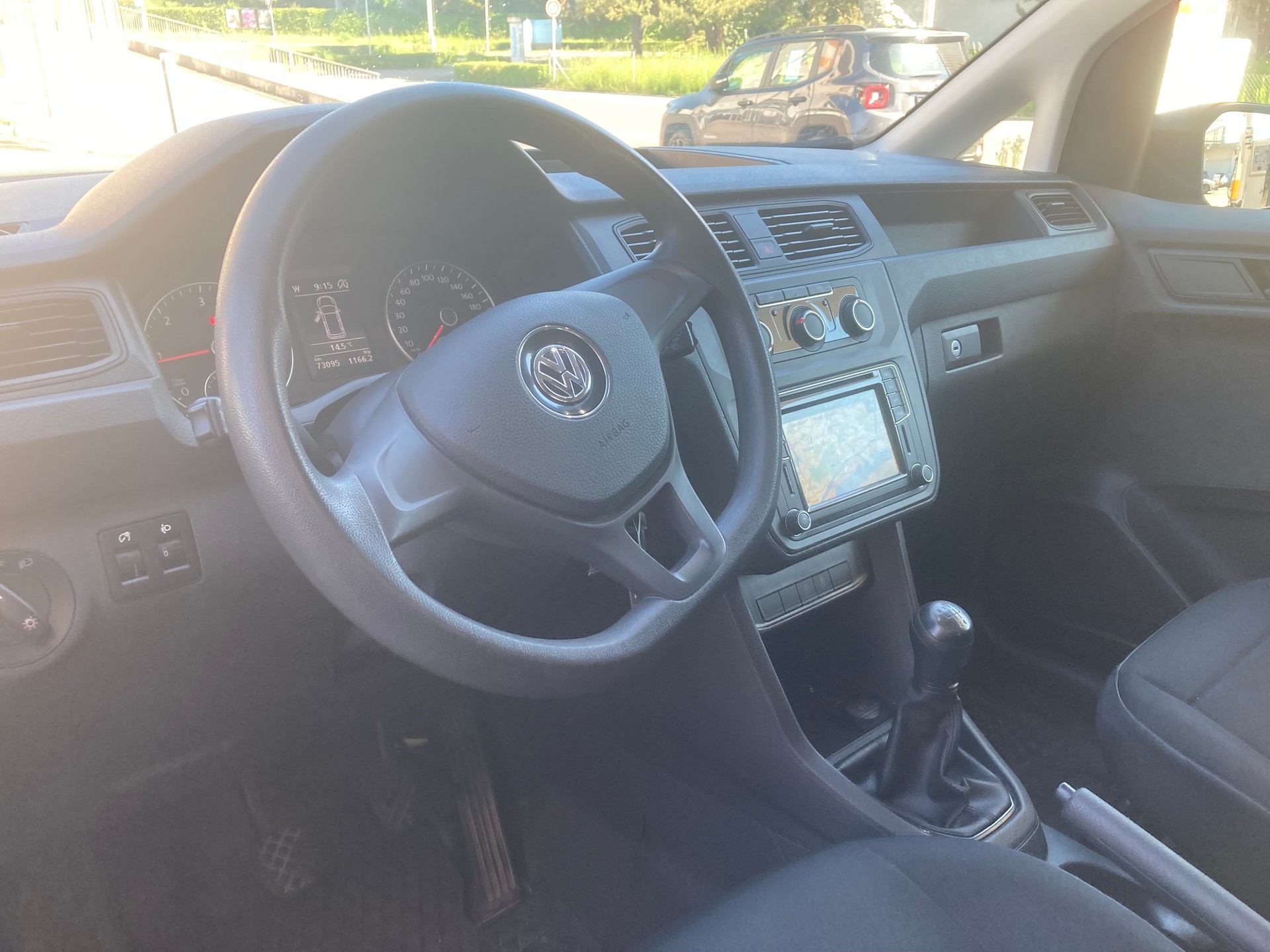 VW Caddy 2.0TDI BlueMotion Technology-image-4