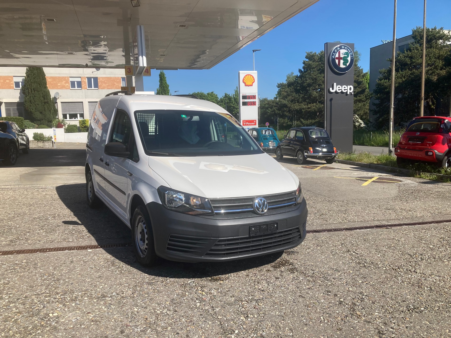 VW Caddy 2.0TDI BlueMotion Technology-image-8