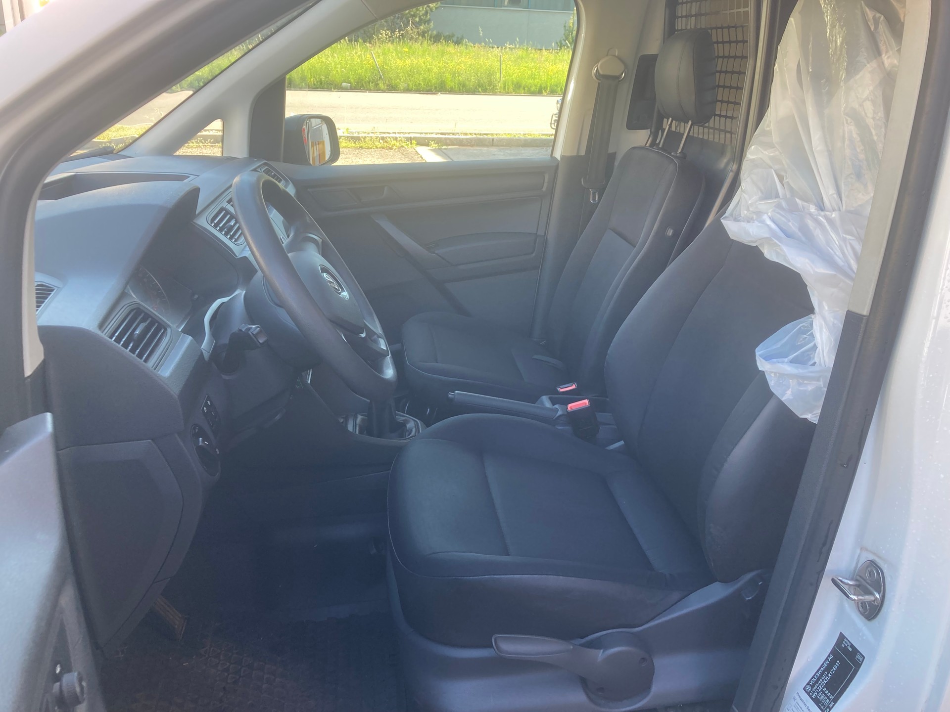 VW Caddy 2.0TDI BlueMotion Technology-image-5