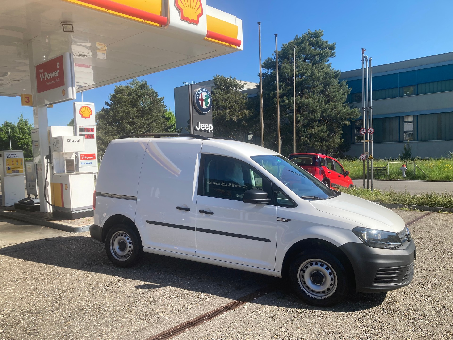 VW Caddy 2.0TDI BlueMotion Technology-image-9
