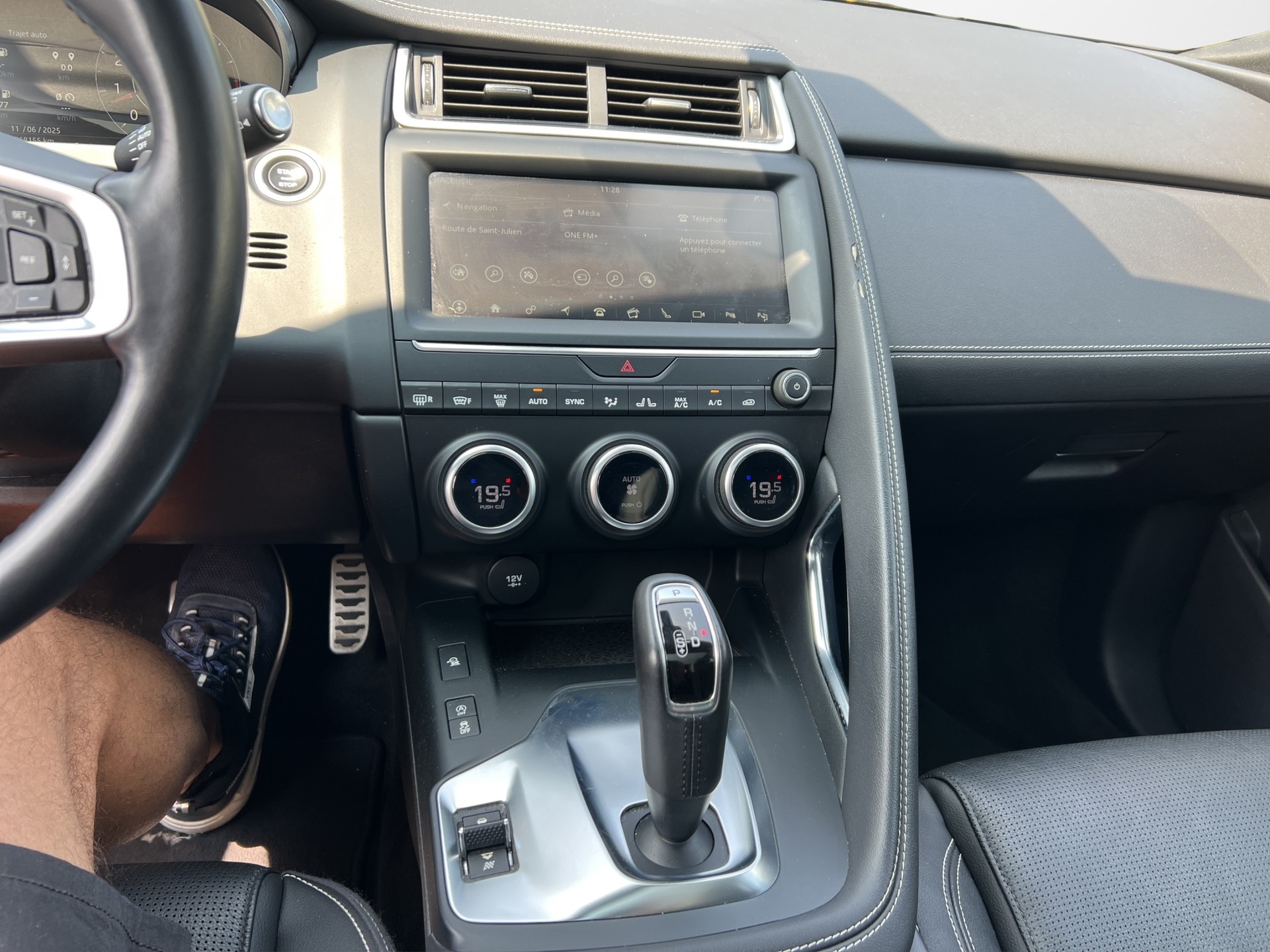 JAGUAR E-Pace P250 R-Dyn. SE AWD-image-14