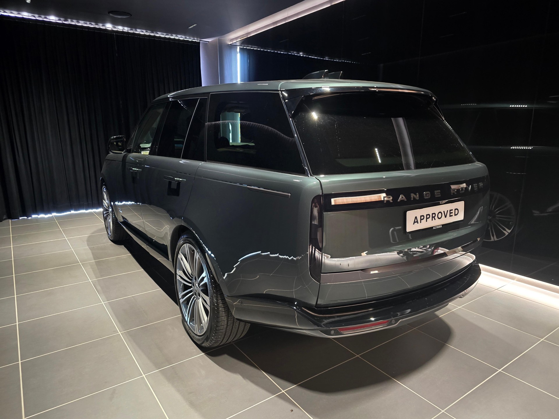 LAND ROVER Range Rover 4.4 V8 Autobiography-showroom-element-1