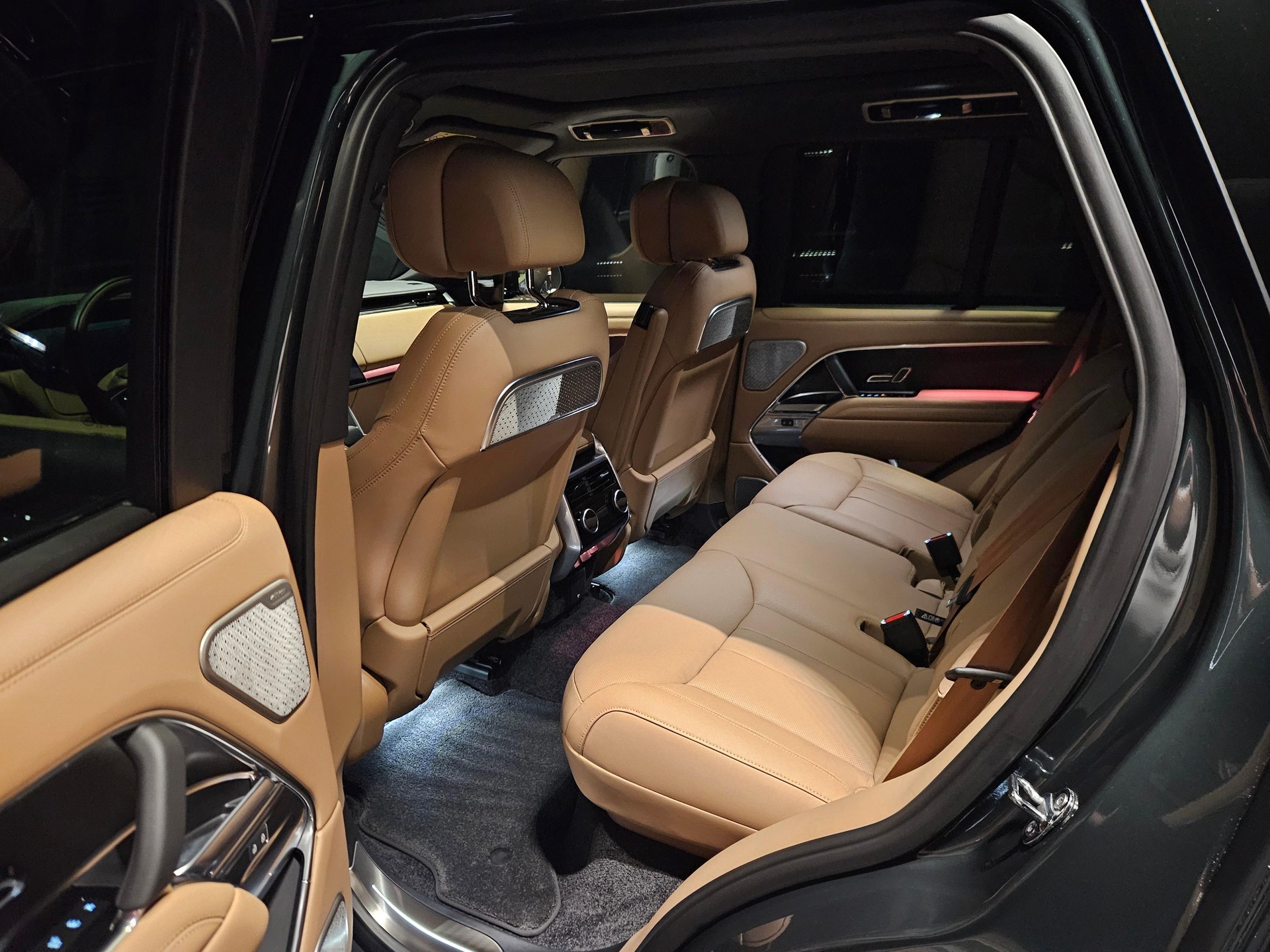 LAND ROVER Range Rover 4.4 V8 Autobiography-showroom-element-3