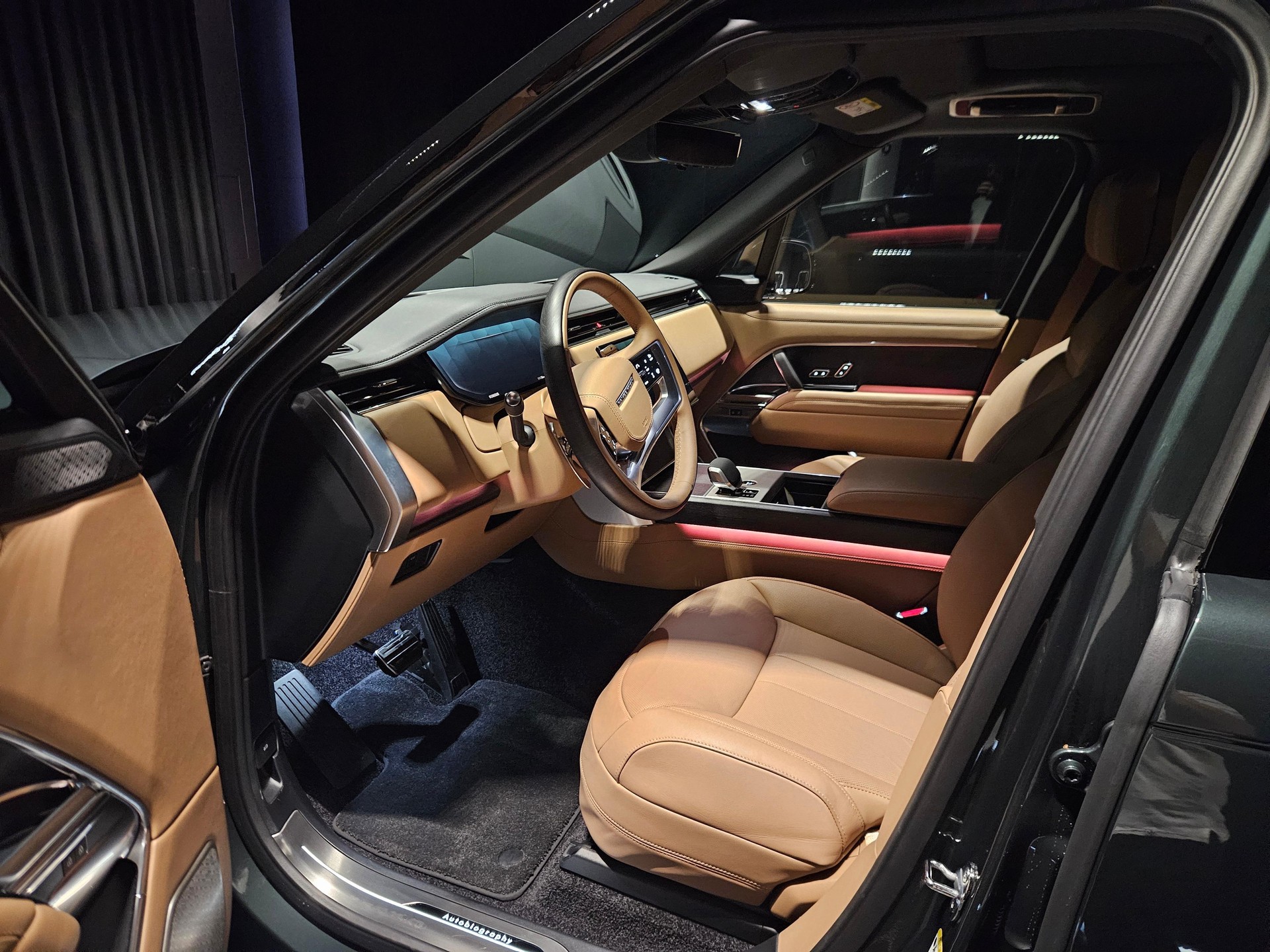LAND ROVER Range Rover 4.4 V8 Autobiography-image-24