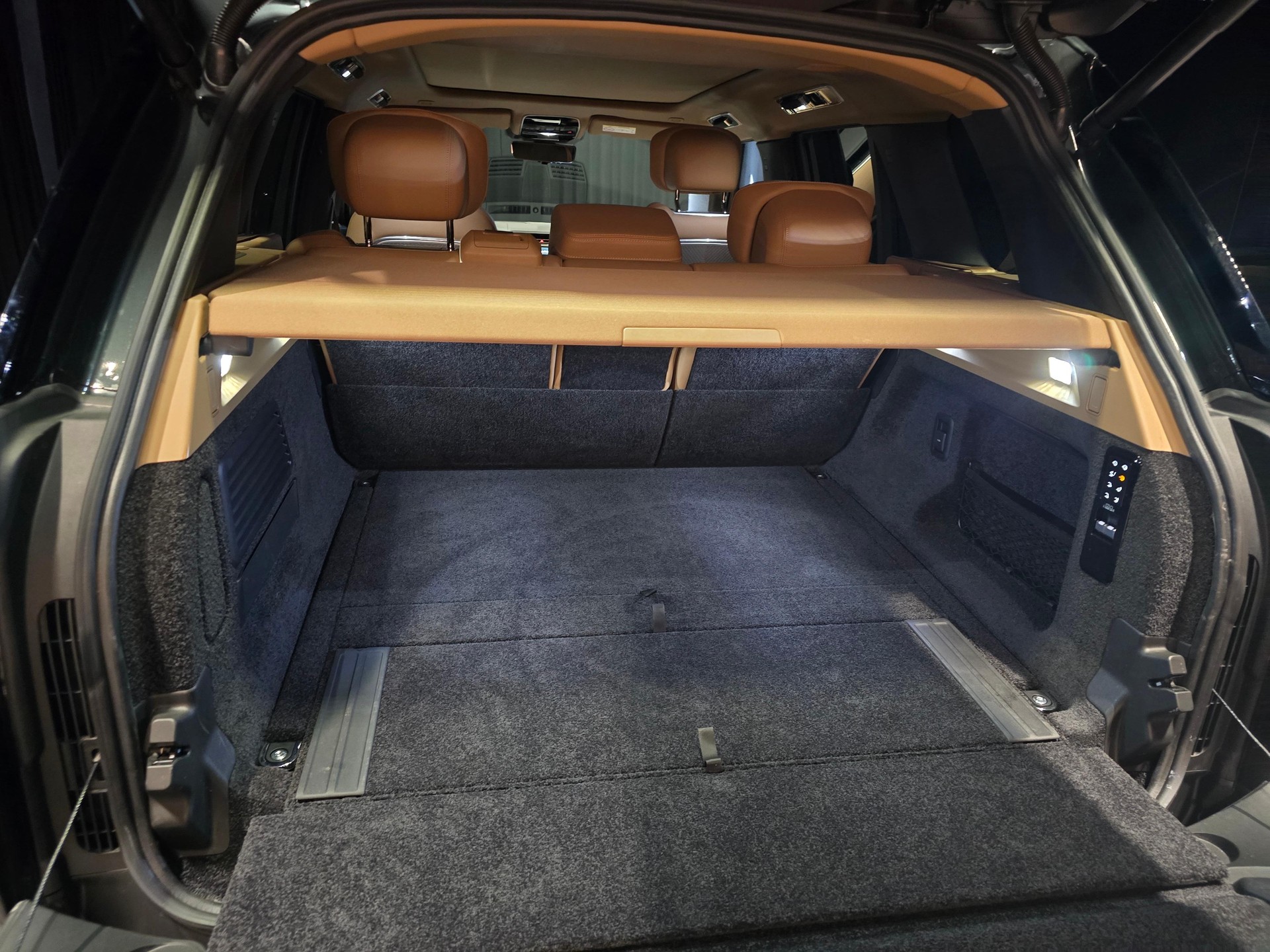 LAND ROVER Range Rover 4.4 V8 Autobiography-showroom-element-2
