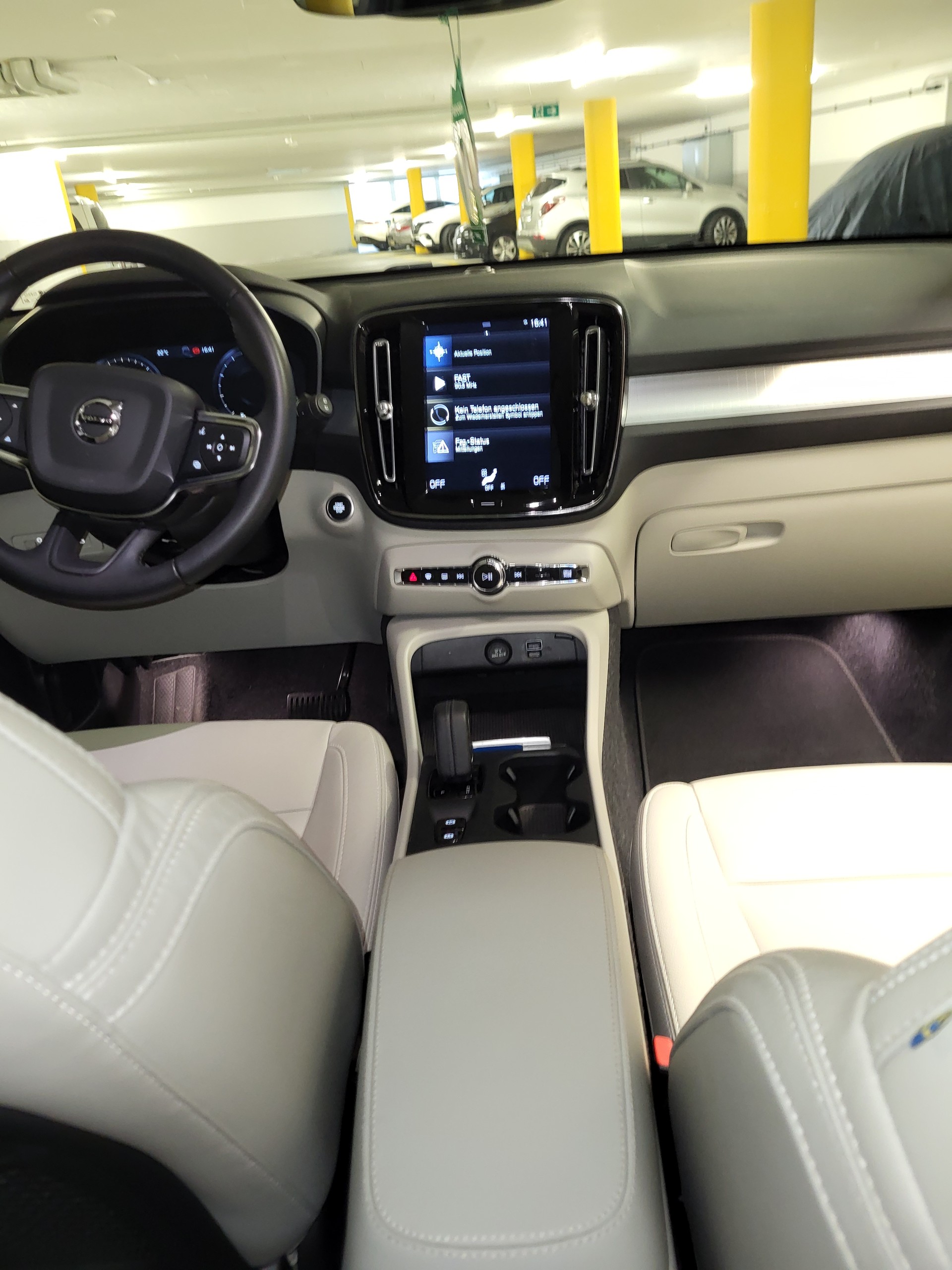 VOLVO XC40 T3 Momentum Geartronic-image-10