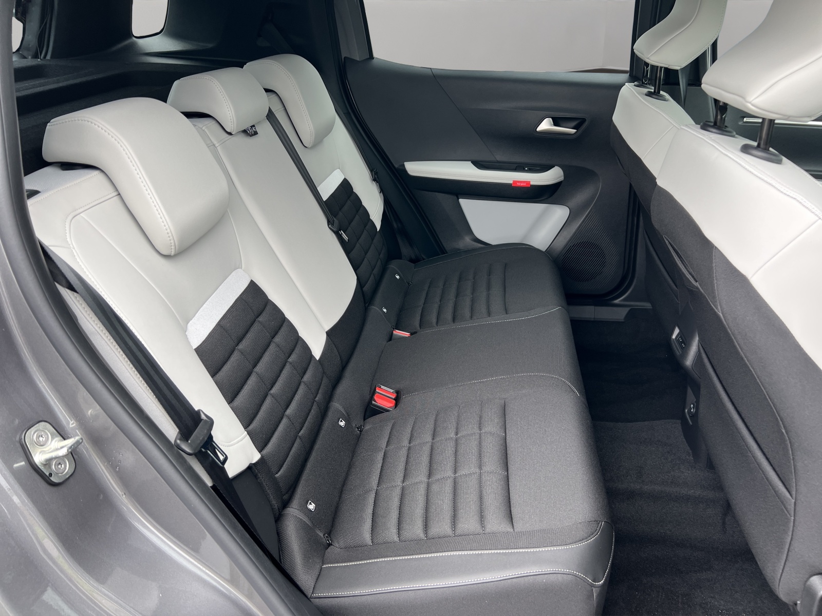 CITROEN C3 Aircross 1.2 Hybrid Max Automat / Citroën Advanced Comfort Fahrwerk & Advanced Komfort Sitze / CH-Herstellergarantie-image-10
