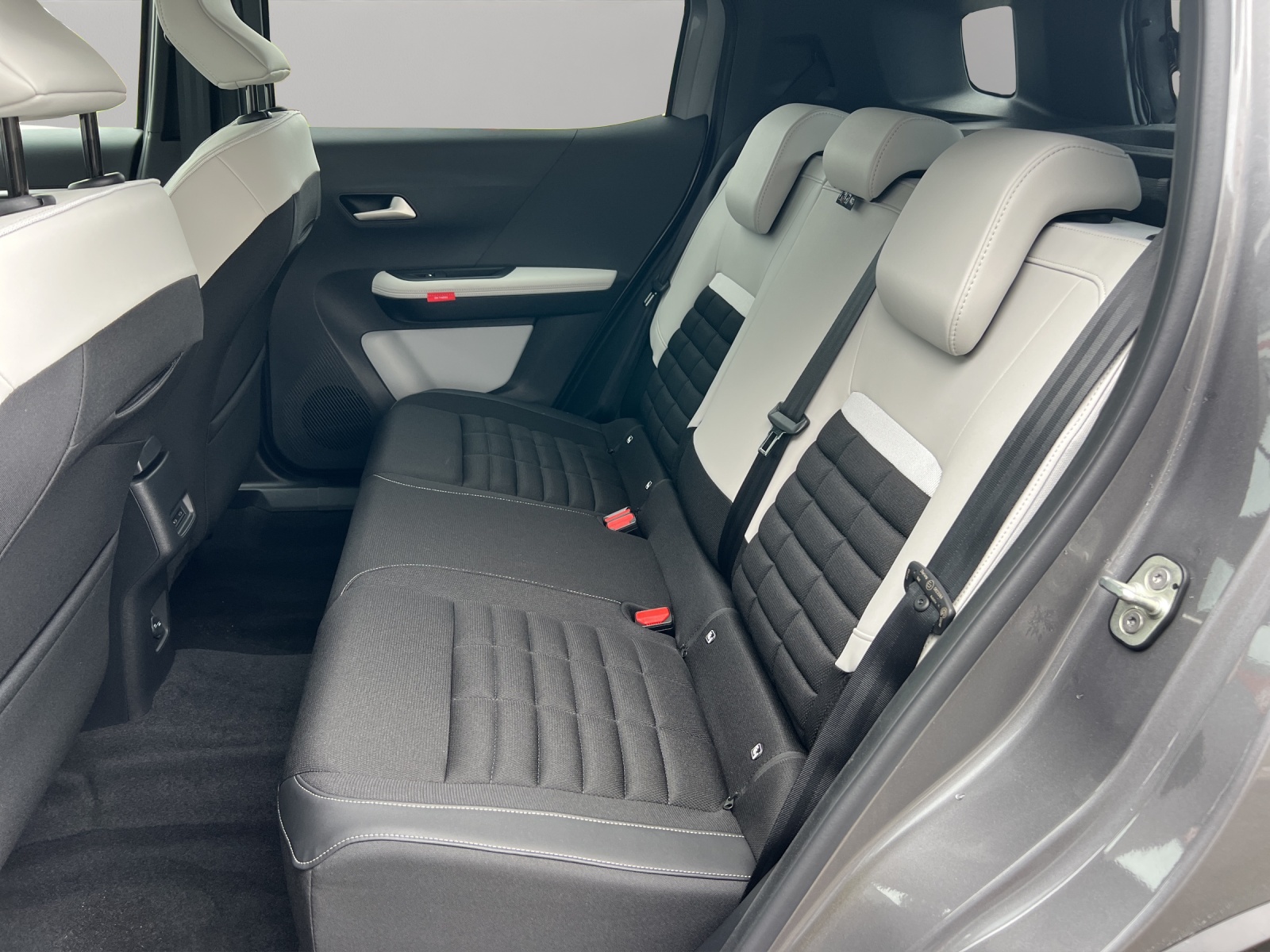 CITROEN C3 Aircross 1.2 Hybrid Max Automat / Citroën Advanced Comfort Fahrwerk & Advanced Komfort Sitze / CH-Herstellergarantie-image-11