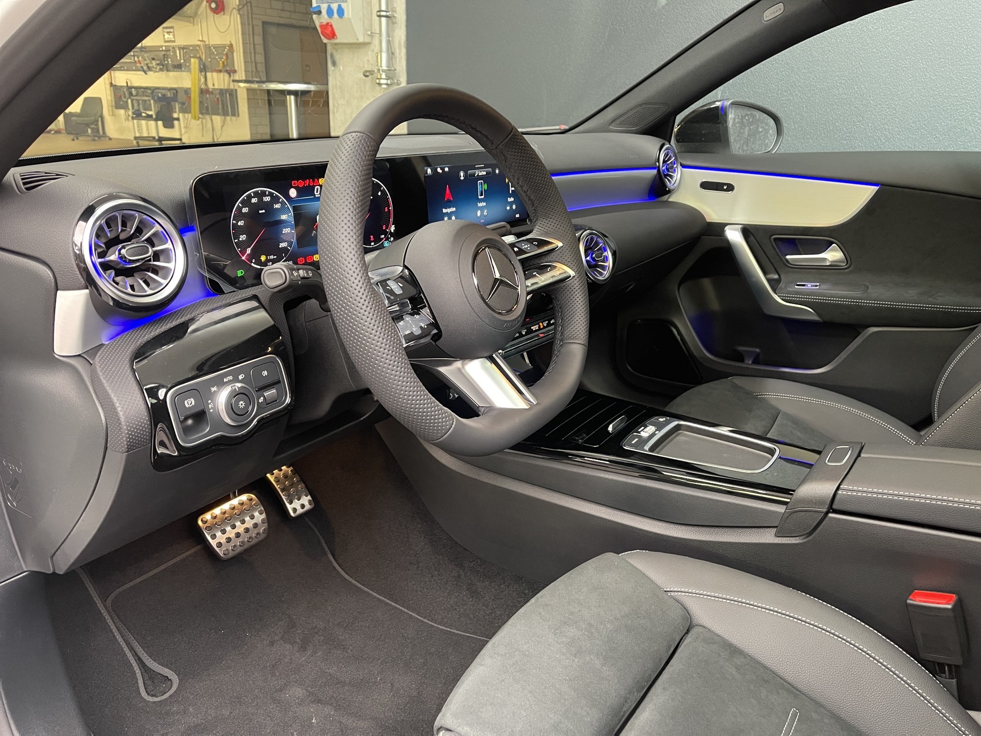 MERCEDES-BENZ A 180 d 8G-DCT-image-7