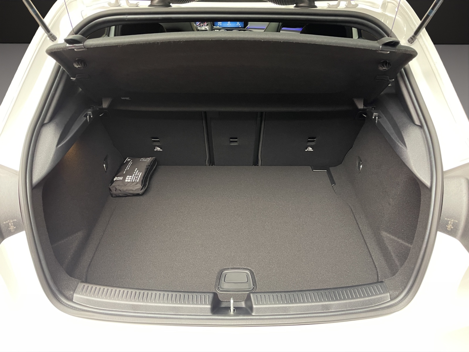 MERCEDES-BENZ A 180 d 8G-DCT-image-11