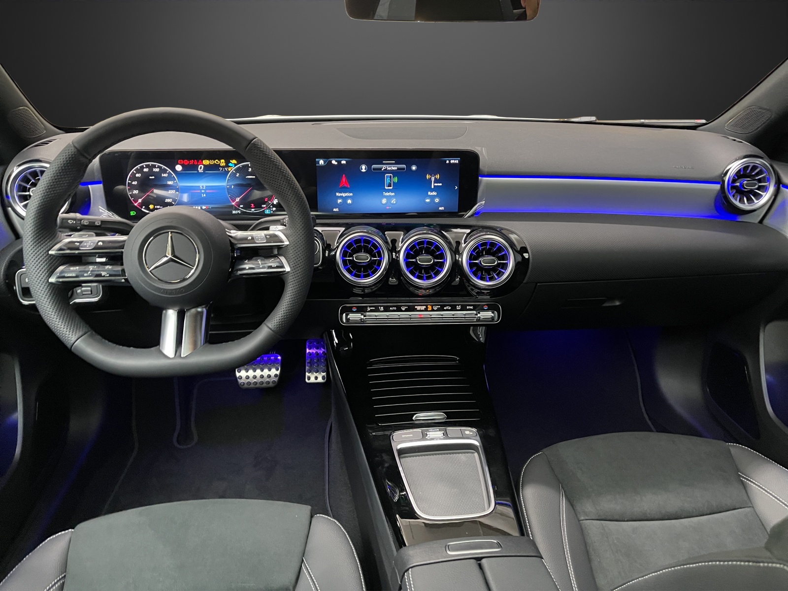 MERCEDES-BENZ A 180 d 8G-DCT-image-6