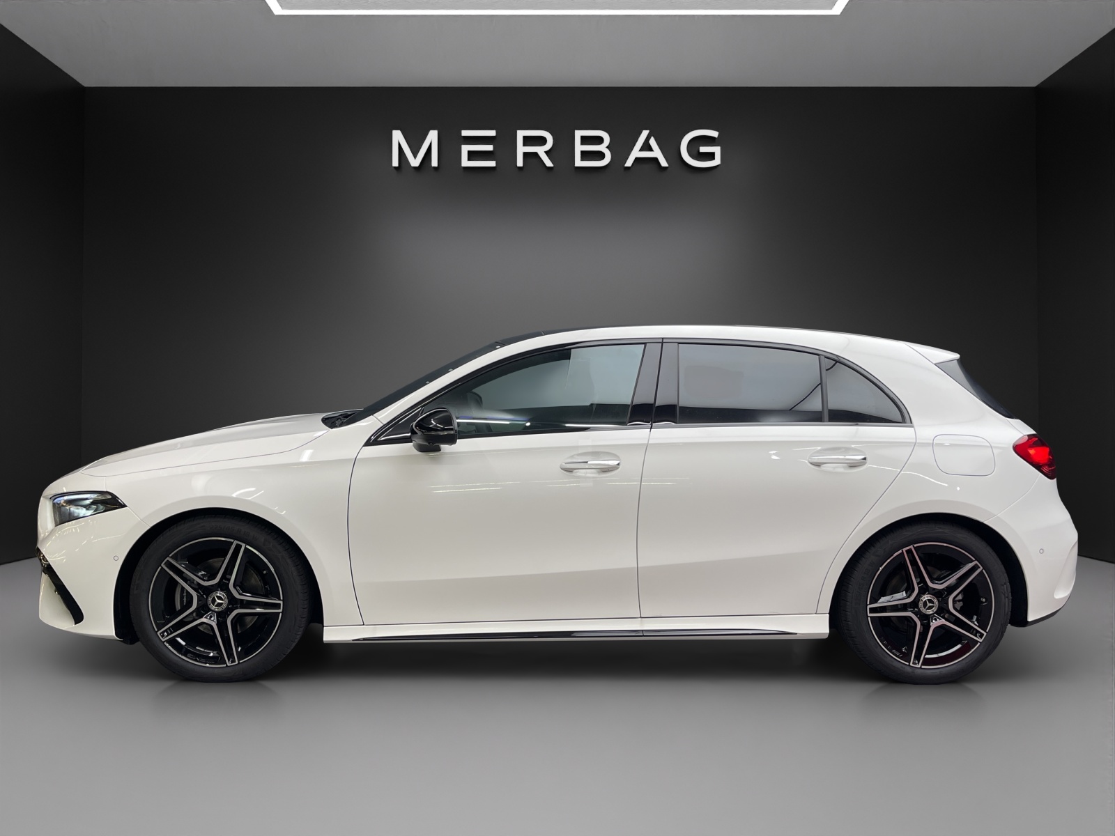 MERCEDES-BENZ A 180 d 8G-DCT-image-2
