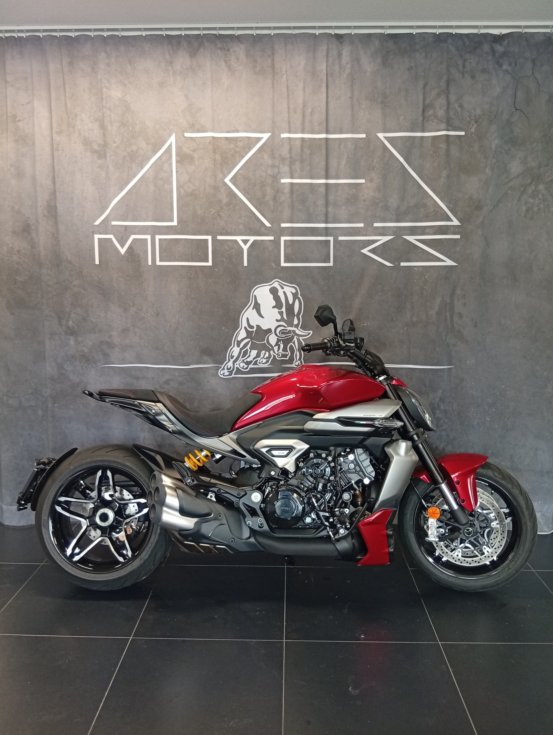 DUCATI X Diavel V4