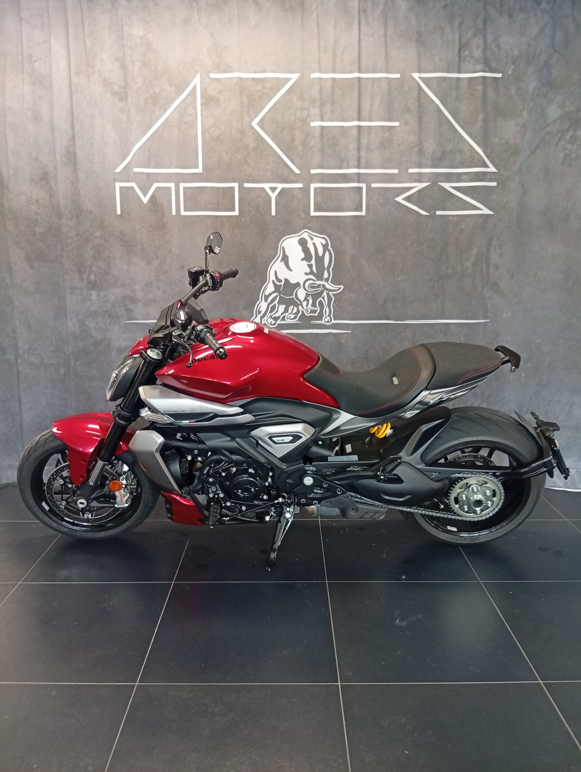 DUCATI X Diavel V4-showroom-element-1