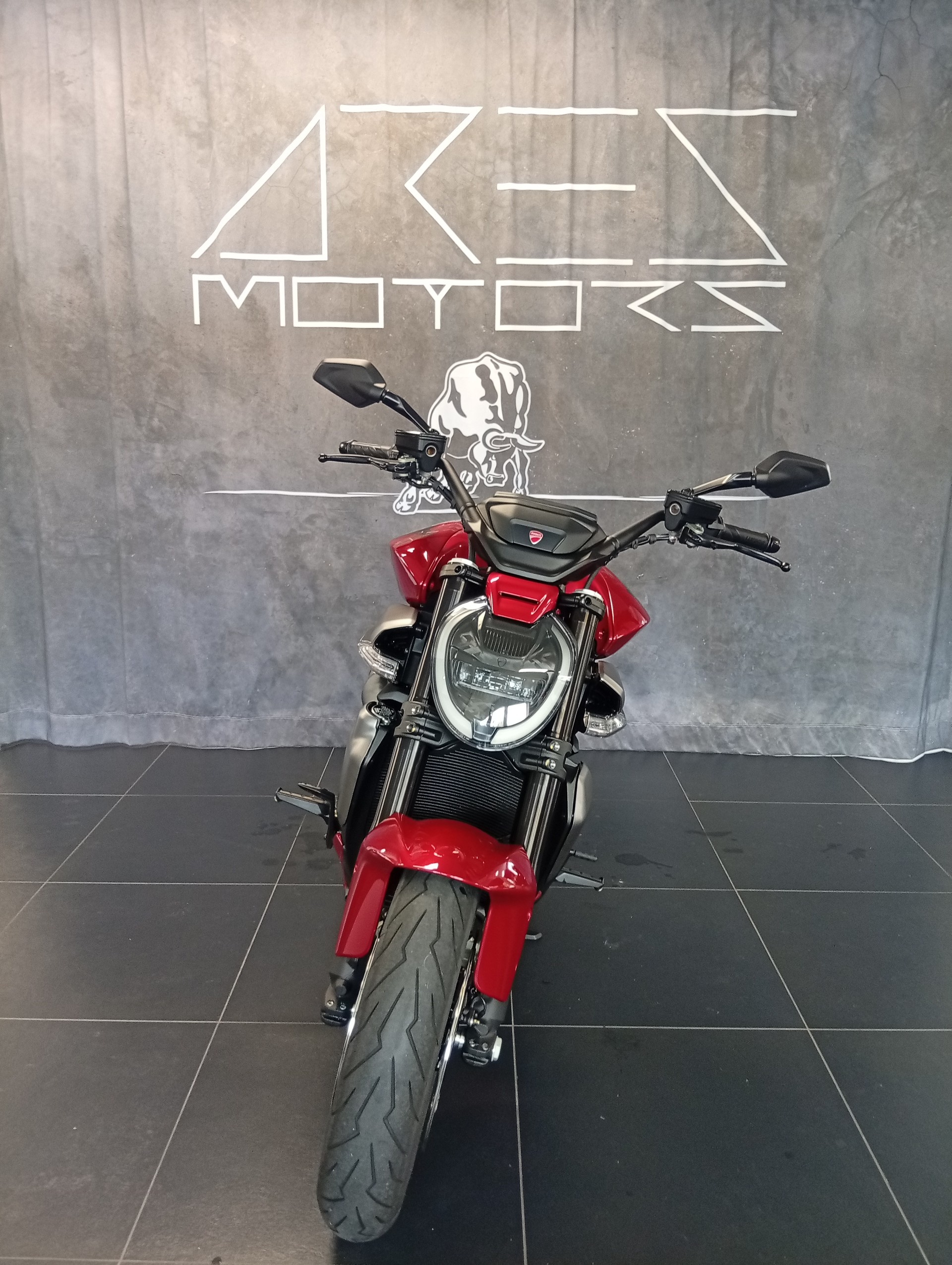 DUCATI X Diavel V4-showroom-element-2