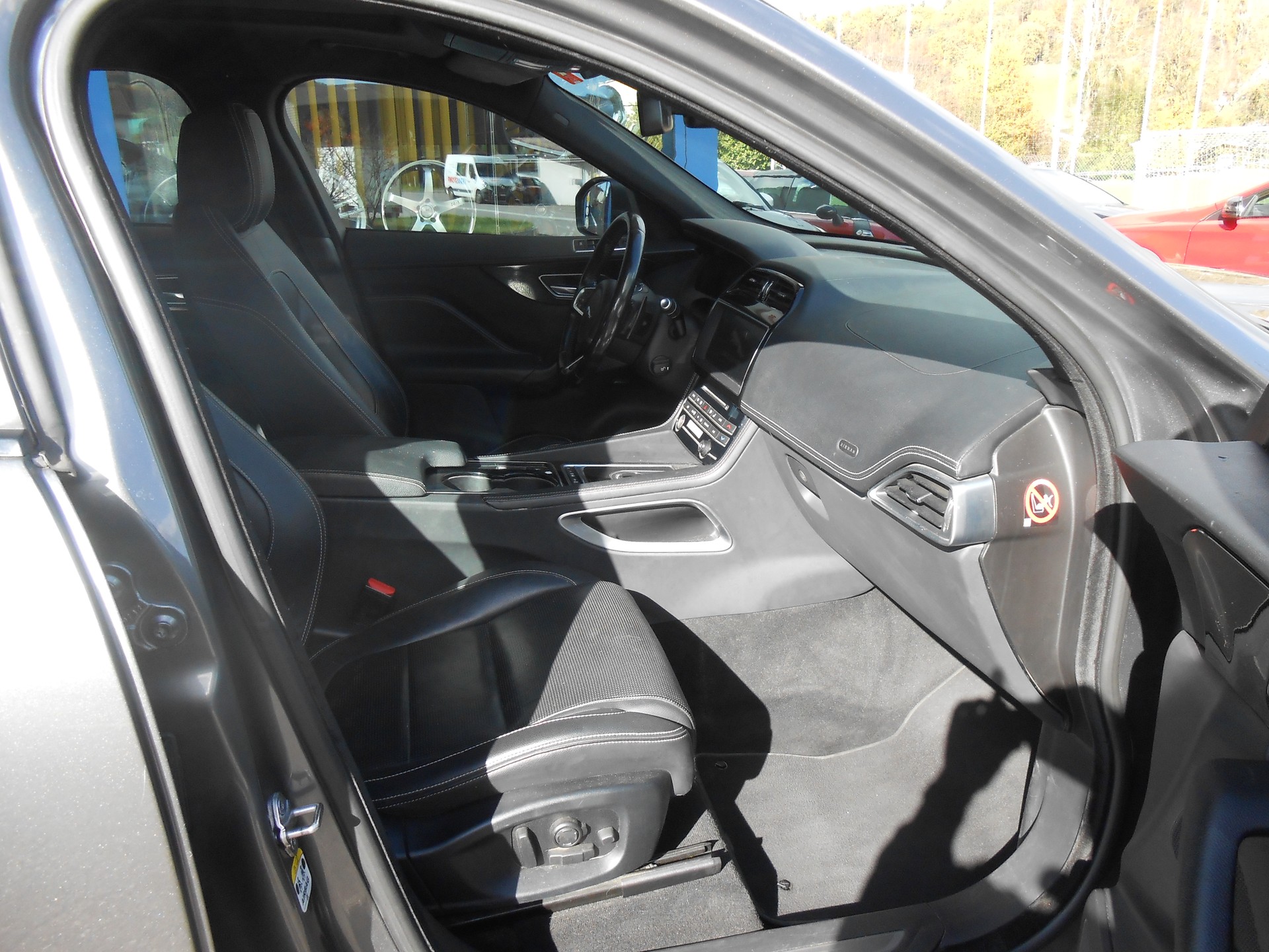 JAGUAR F-Pace 3.0 TD R-Sport AWD Automatik-image-7