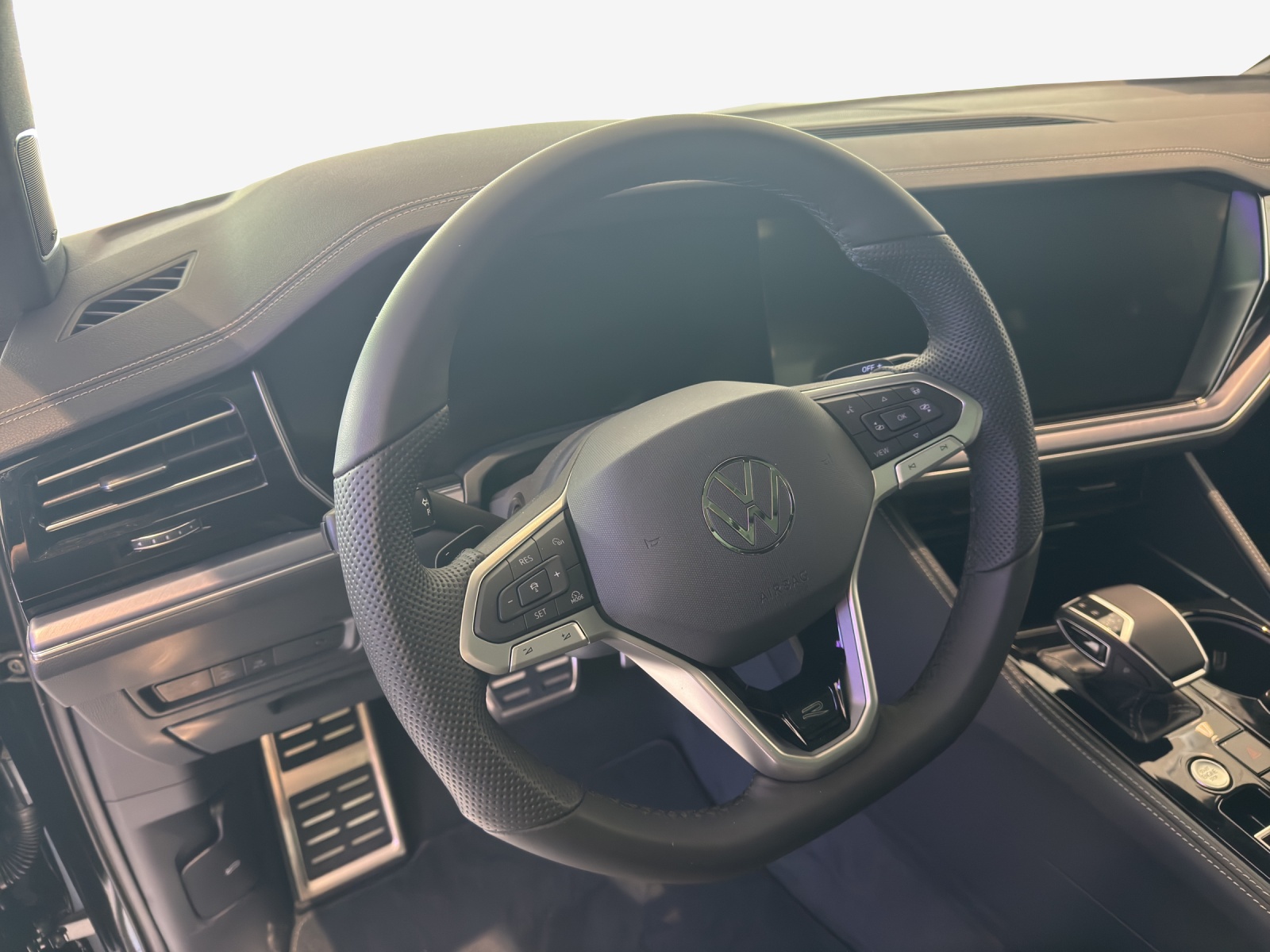 VW Touareg 3.0 TDI R-Line Tiptronic-image-9