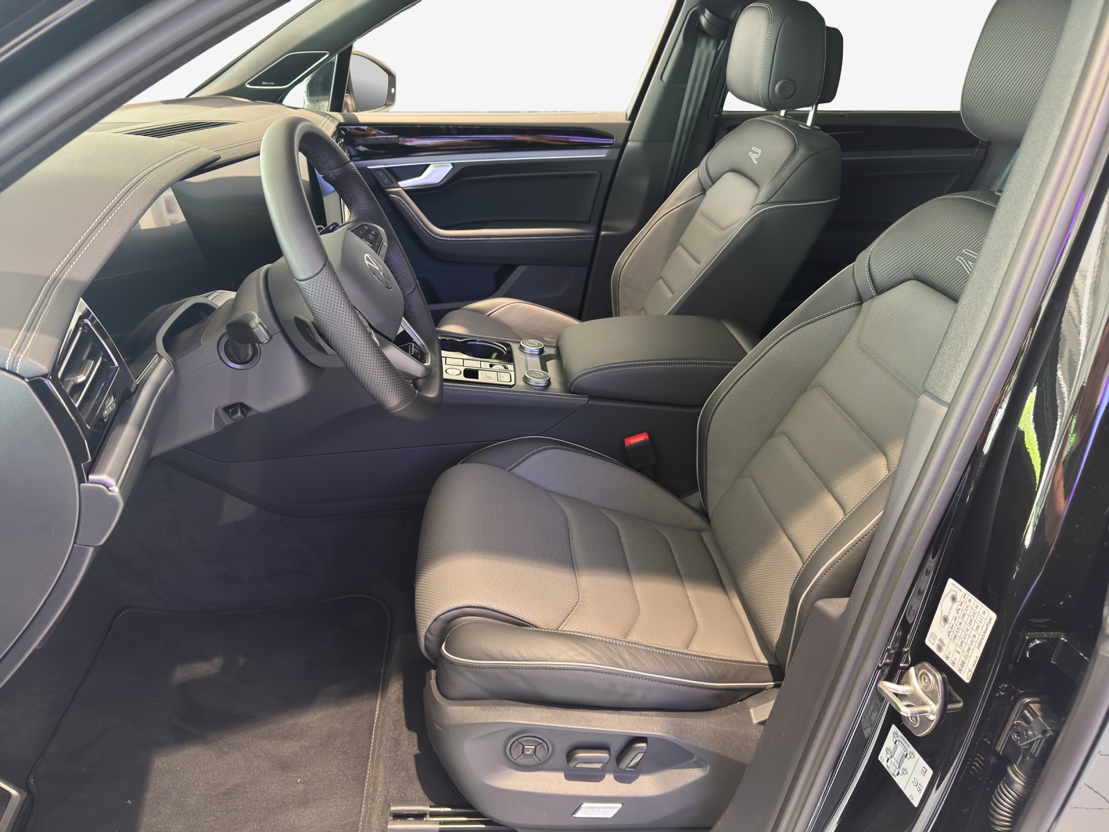 VW Touareg 3.0 TDI R-Line Tiptronic-image-7