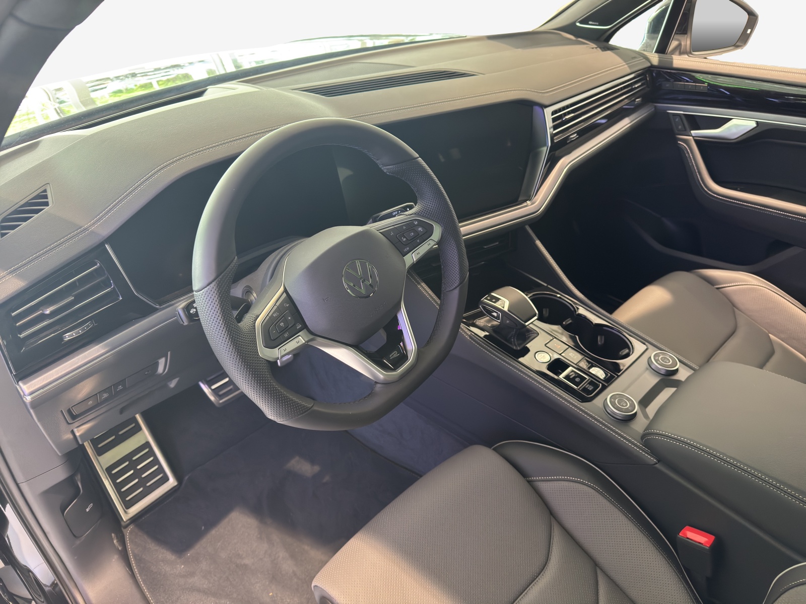 VW Touareg 3.0 TDI R-Line Tiptronic-image-8