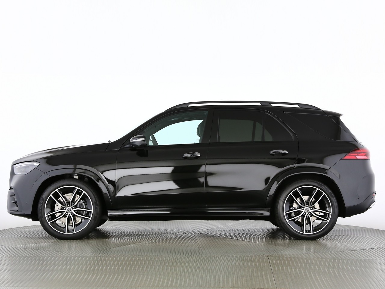 MERCEDES-BENZ GLE 300 d 4Matic 9G-Tronic-showroom-element-1