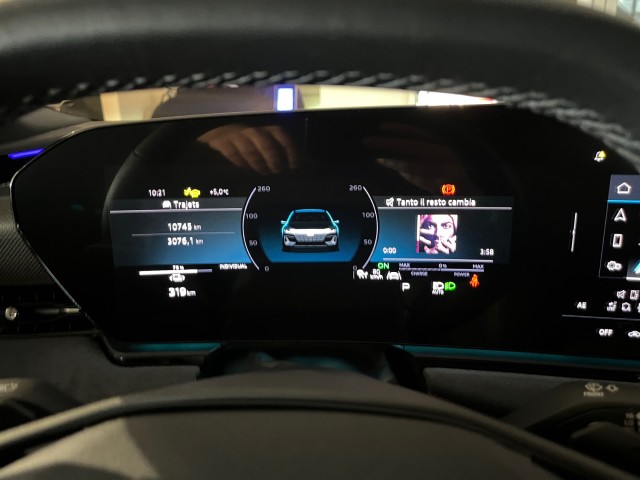 AUDI S6 Avant e-tron quattro-image-13