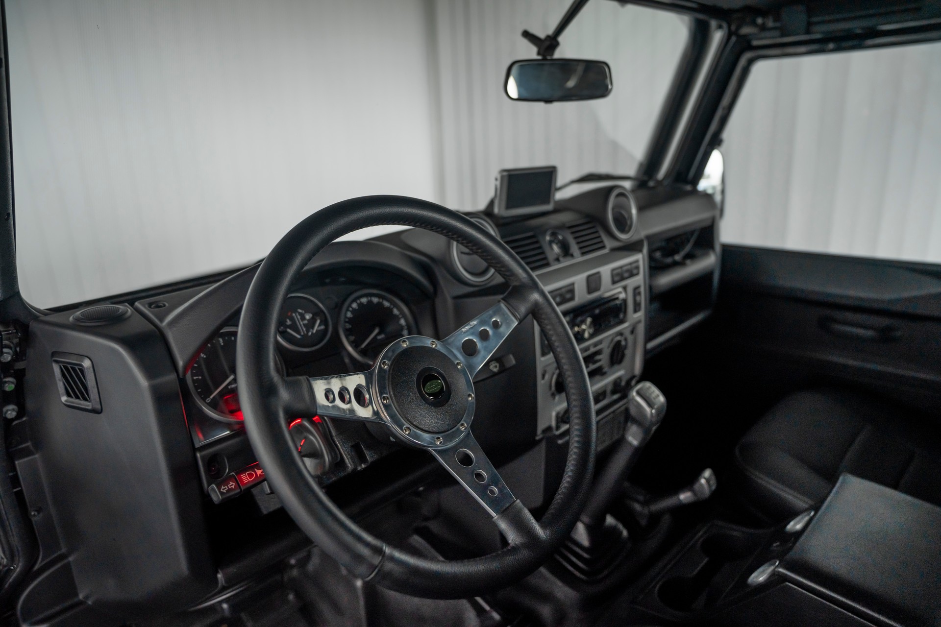 LAND ROVER Defender 90 SoftTop 2.4Tdc SVX-image-8