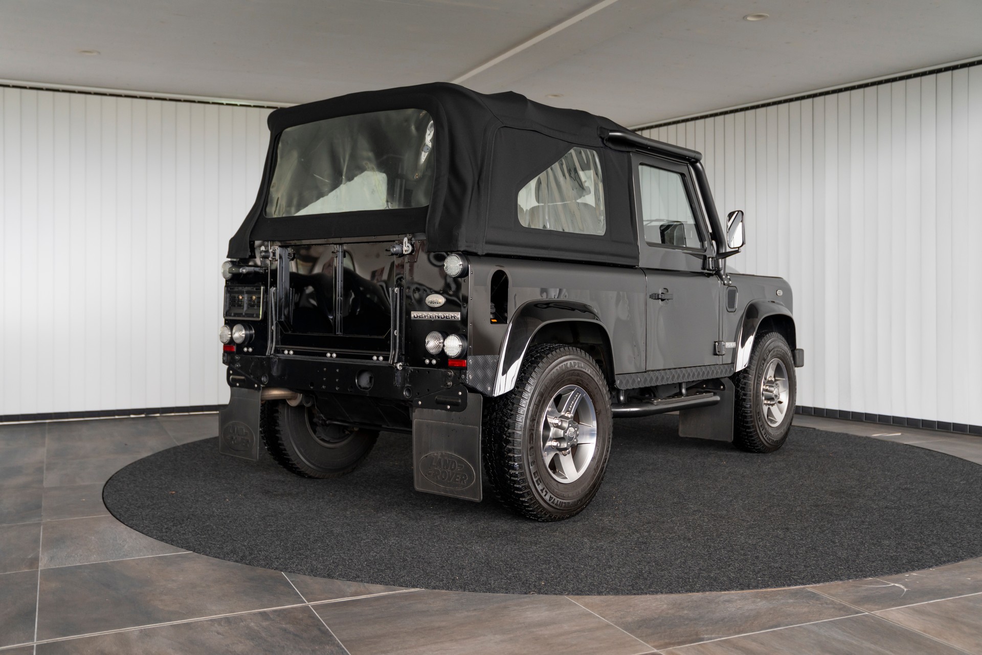 LAND ROVER Defender 90 SoftTop 2.4Tdc SVX-image-4