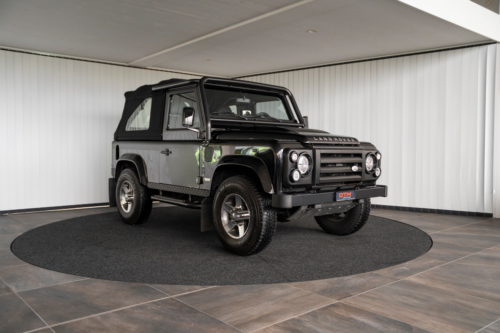 LAND ROVER Defender 90 SoftTop 2.4Tdc SVX-image-2