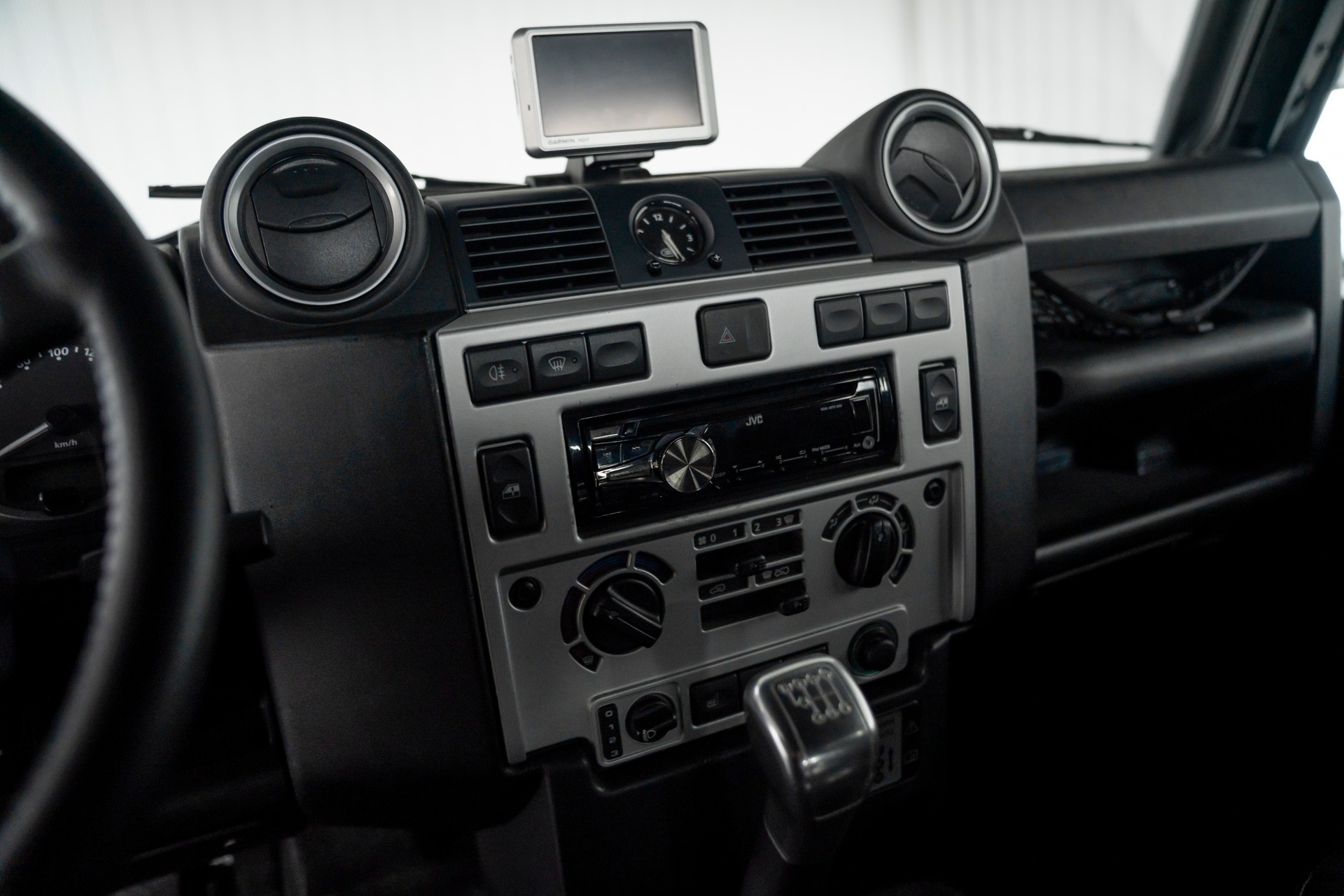 LAND ROVER Defender 90 SoftTop 2.4Tdc SVX-image-11