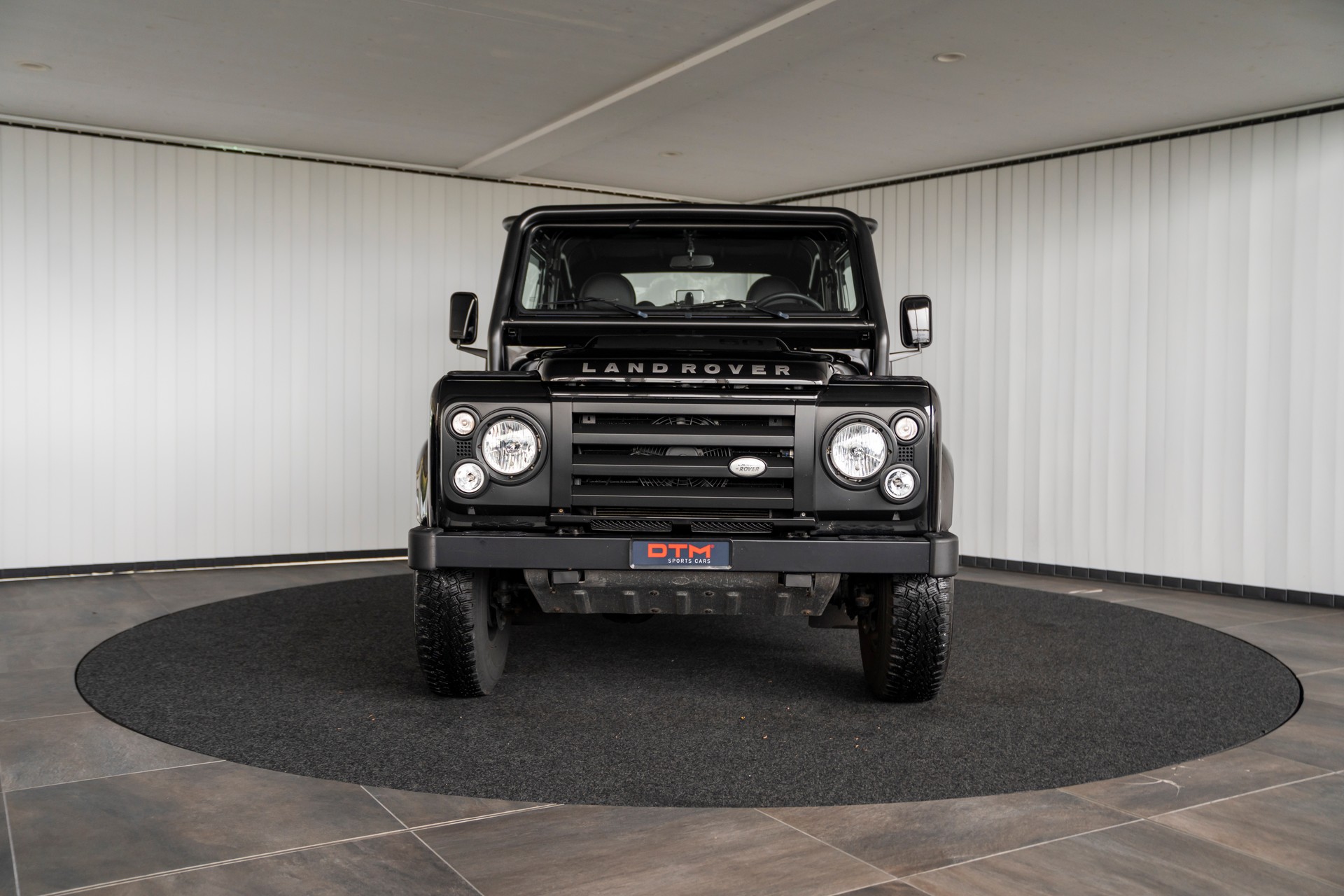LAND ROVER Defender 90 SoftTop 2.4Tdc SVX-image-1