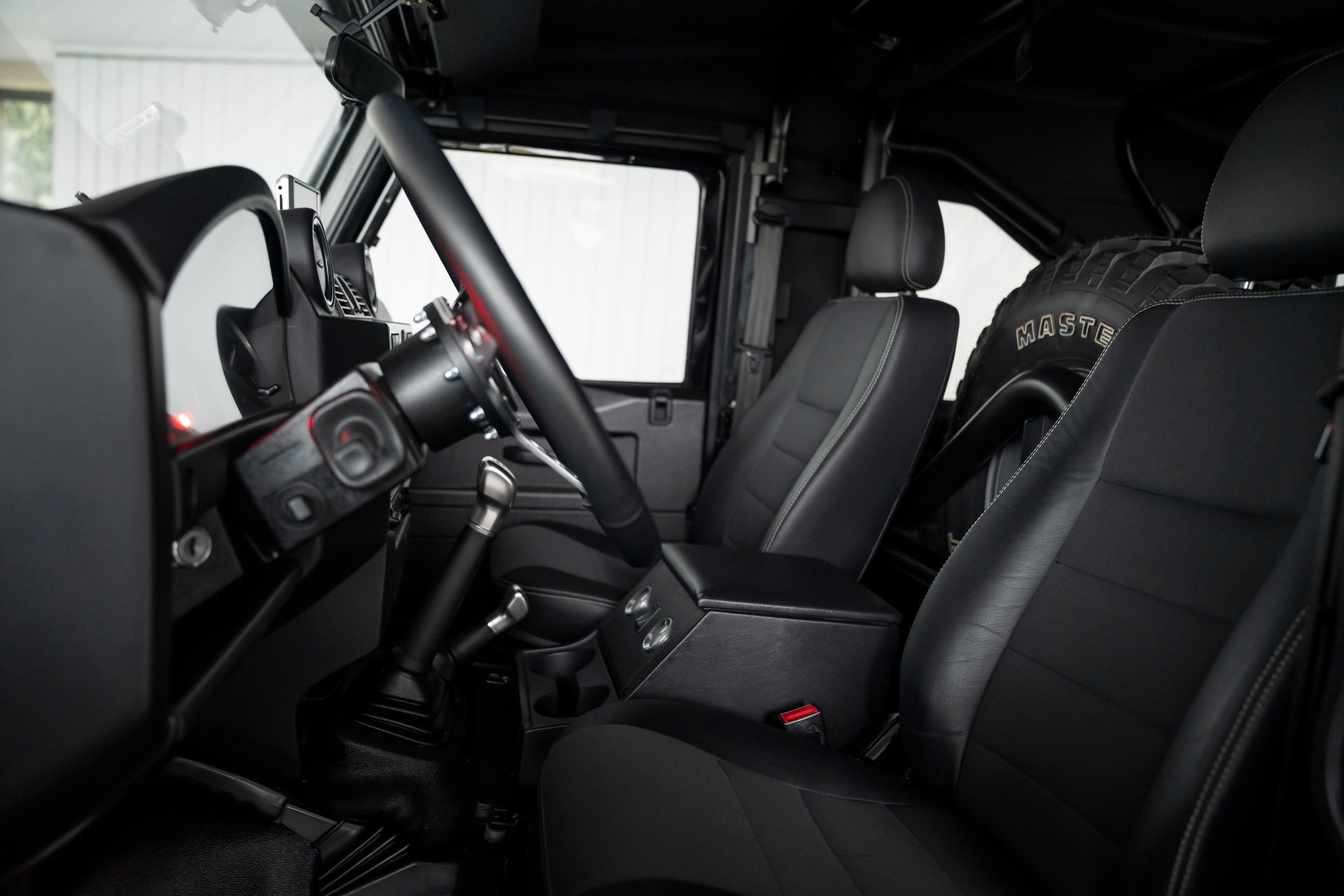 LAND ROVER Defender 90 SoftTop 2.4Tdc SVX-image-9