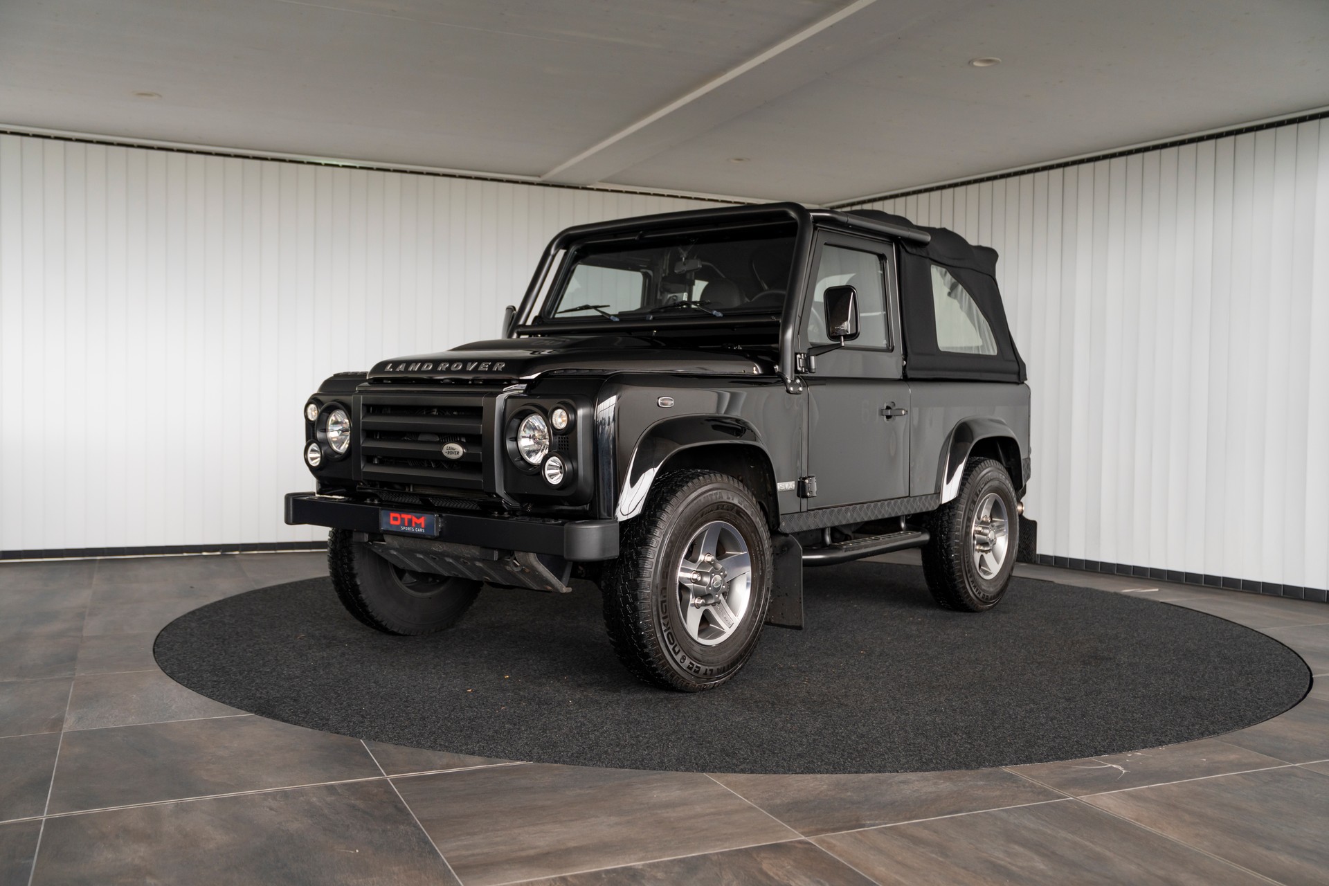 LAND ROVER Defender 90 SoftTop 2.4Tdc SVX-image-0