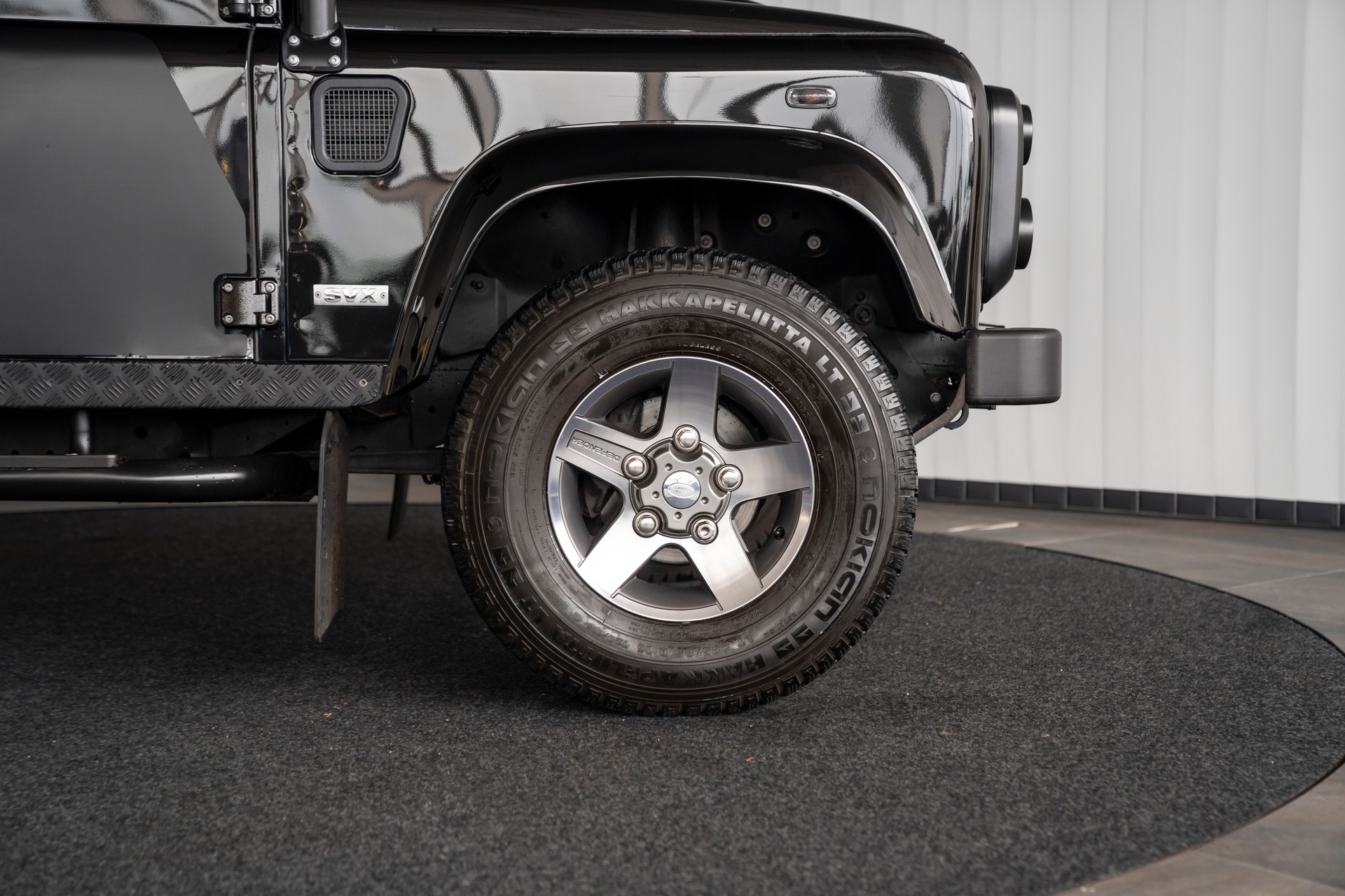 LAND ROVER Defender 90 SoftTop 2.4Tdc SVX-image-6
