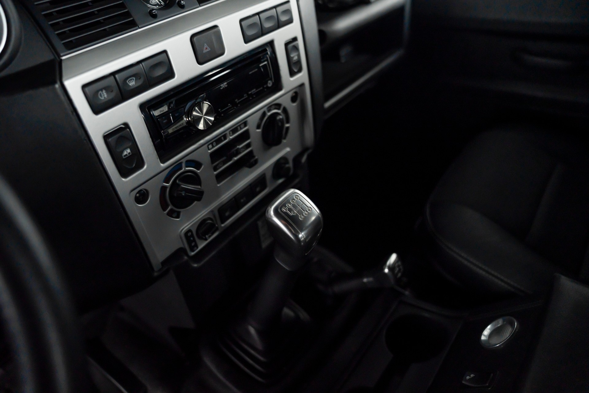 LAND ROVER Defender 90 SoftTop 2.4Tdc SVX-image-10