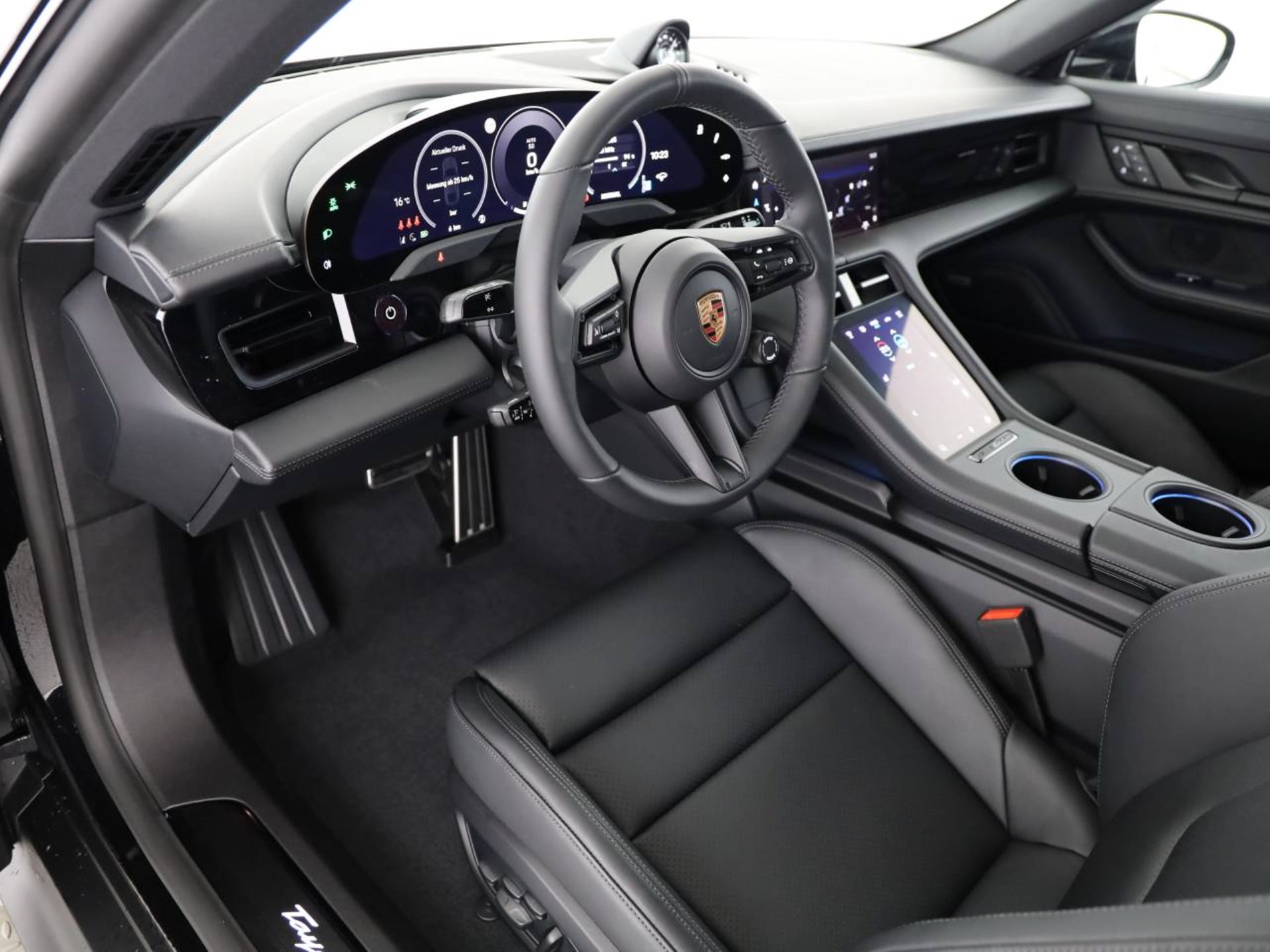 PORSCHE Taycan Black Edition-image-3