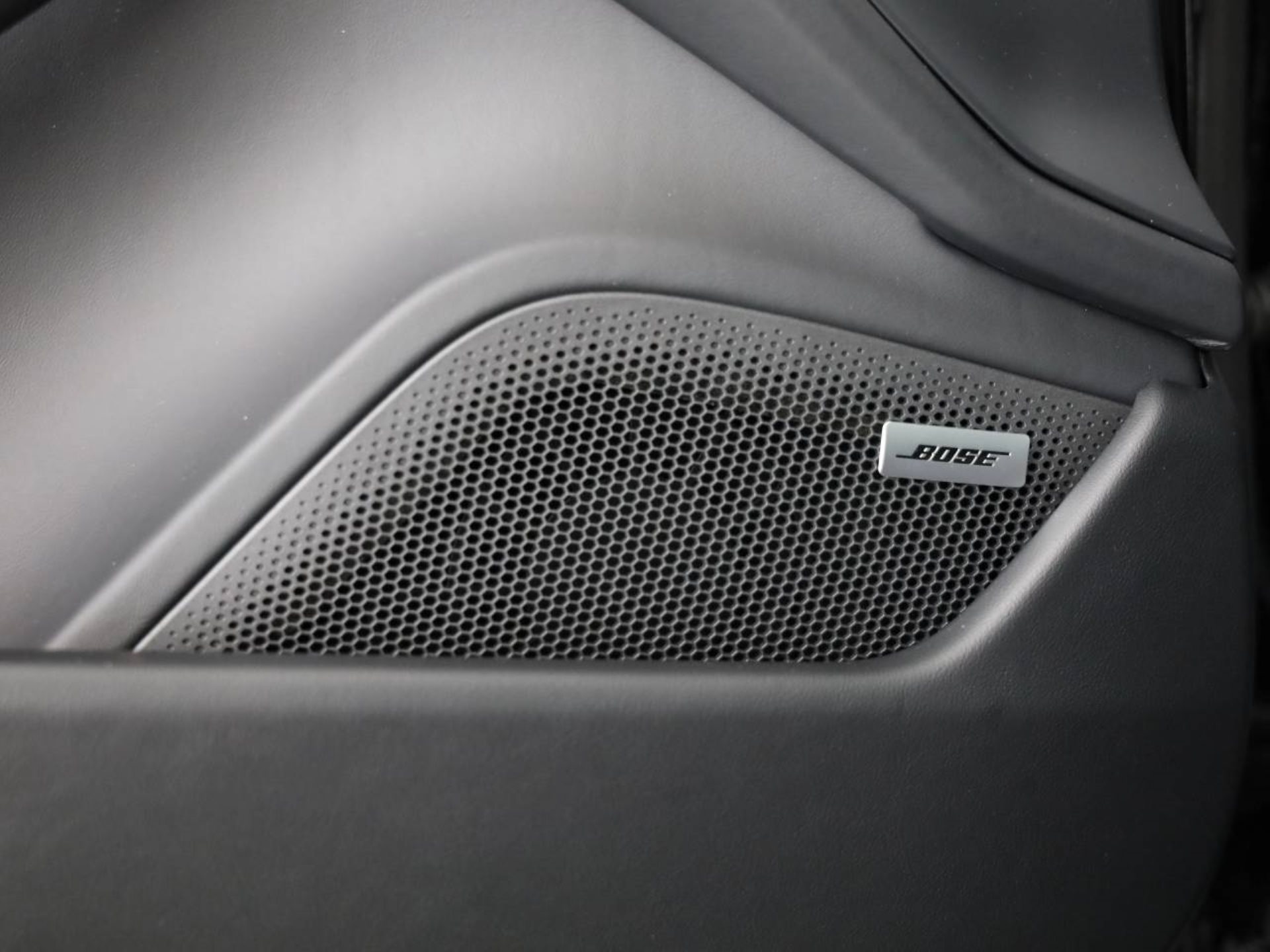 PORSCHE Taycan Black Edition-image-17