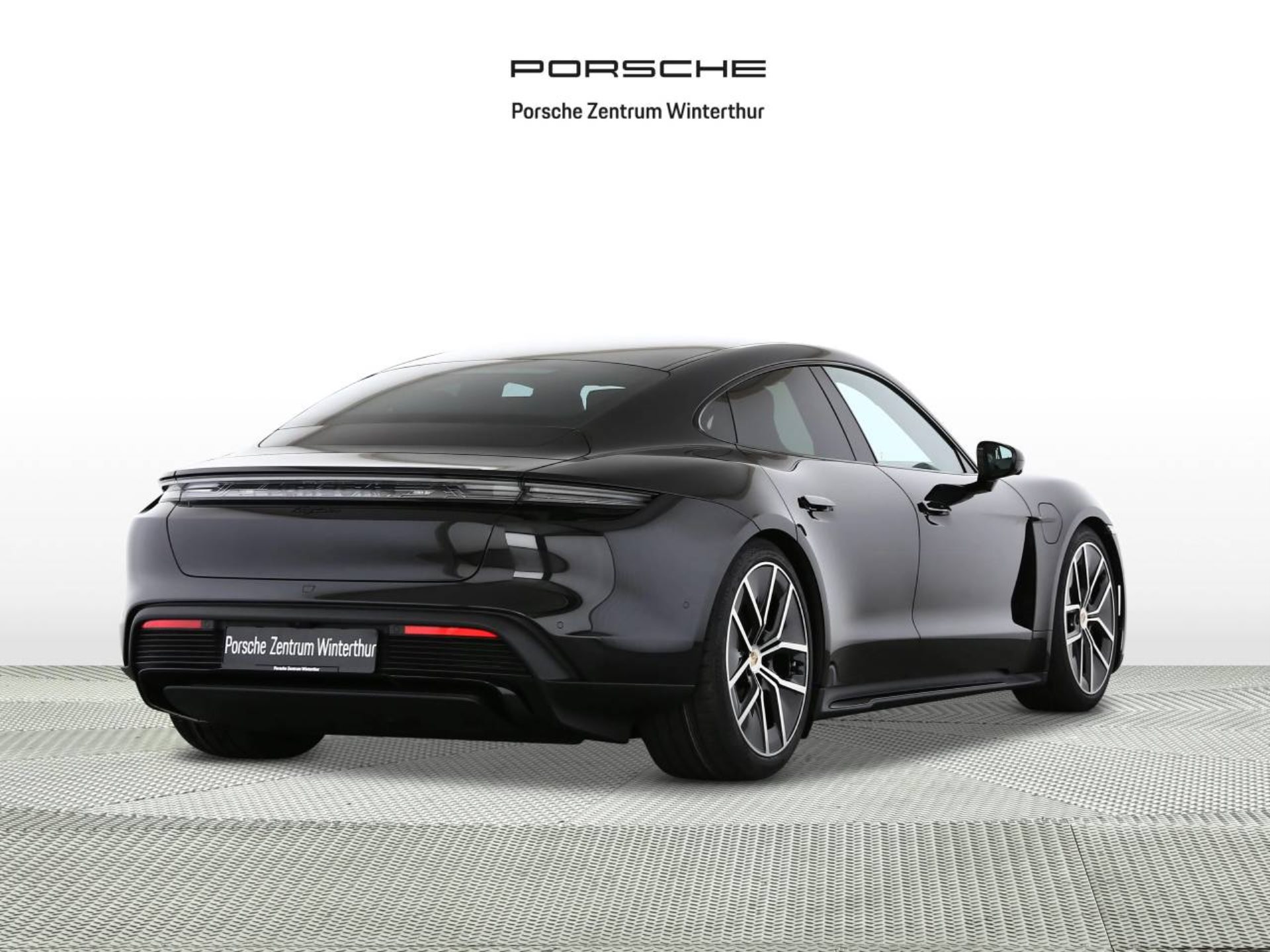 PORSCHE Taycan Black Edition-image-2