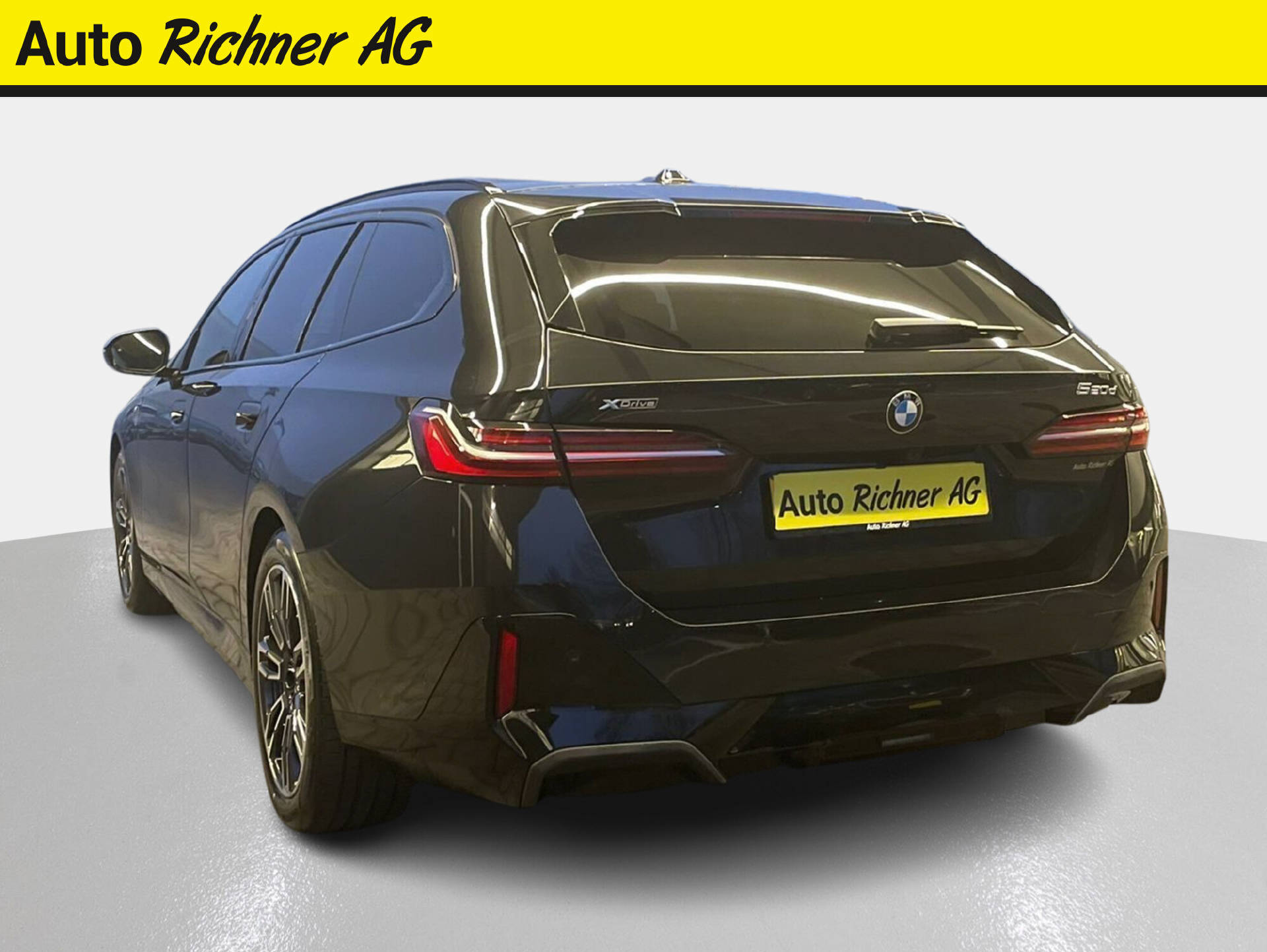 BMW 520d xDrive Touring-image-4