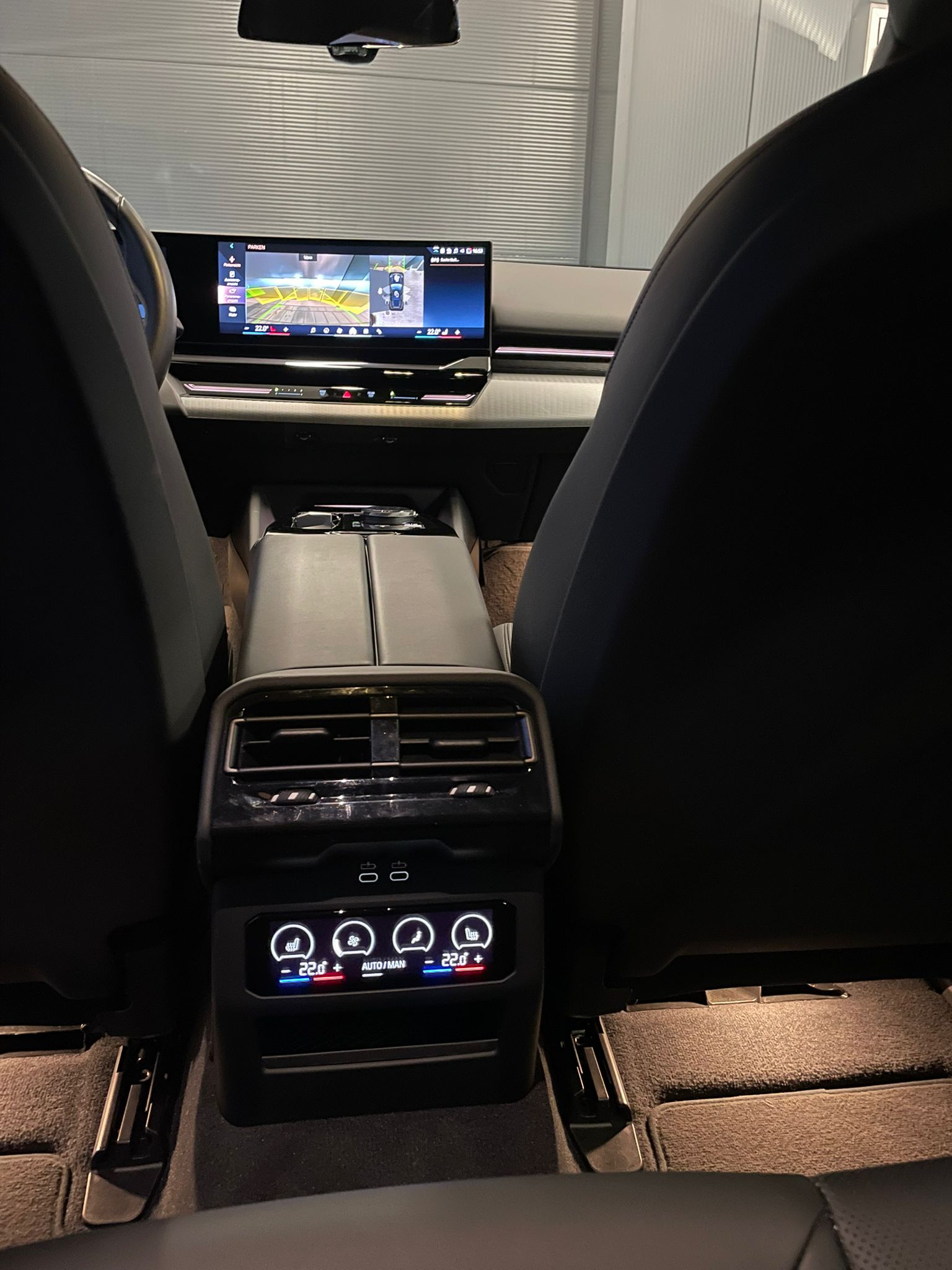 BMW 520d xDrive Touring-image-8