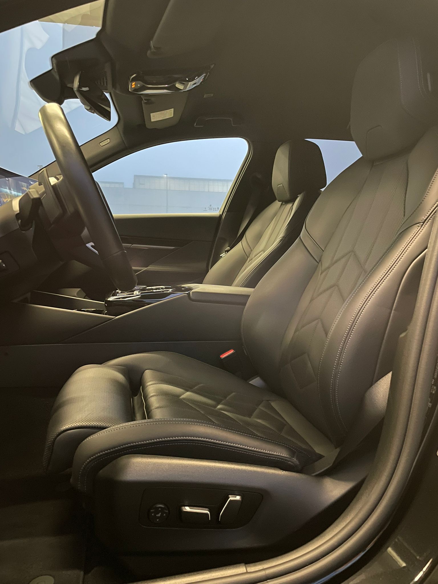 BMW 520d xDrive Touring-image-7