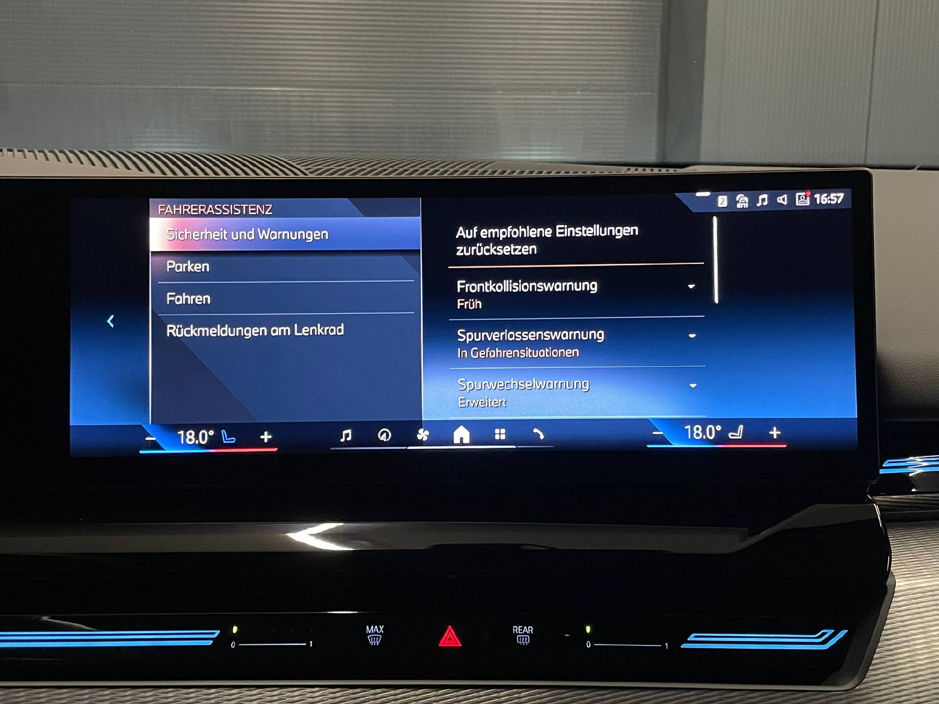 BMW 520d xDrive Touring-image-14