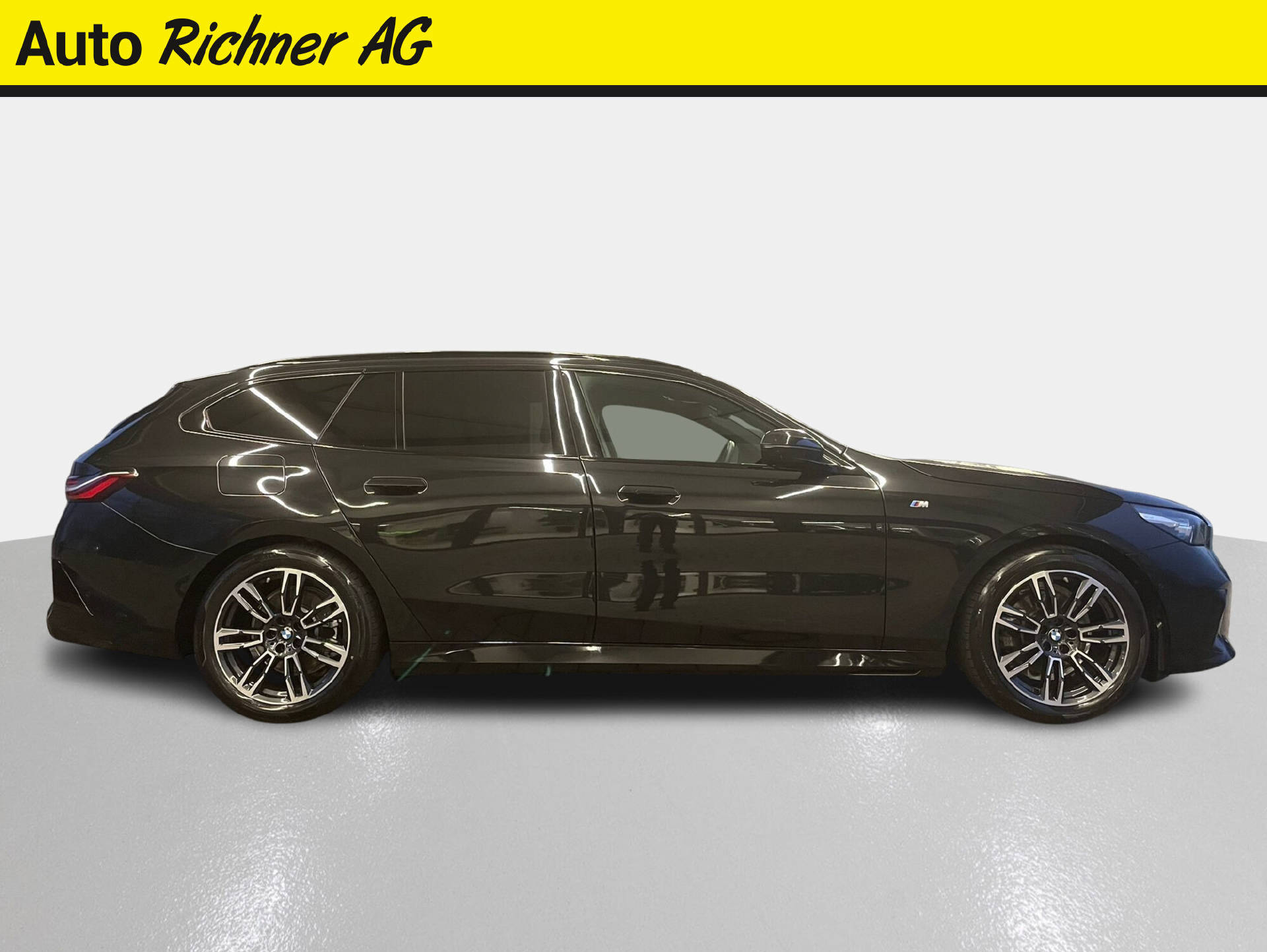 BMW 520d xDrive Touring-image-2