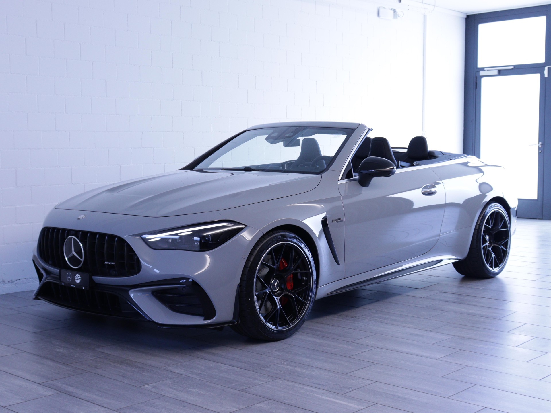 MERCEDES-BENZ CLE 53 AMG 4matic+ Cabriolet-image-4