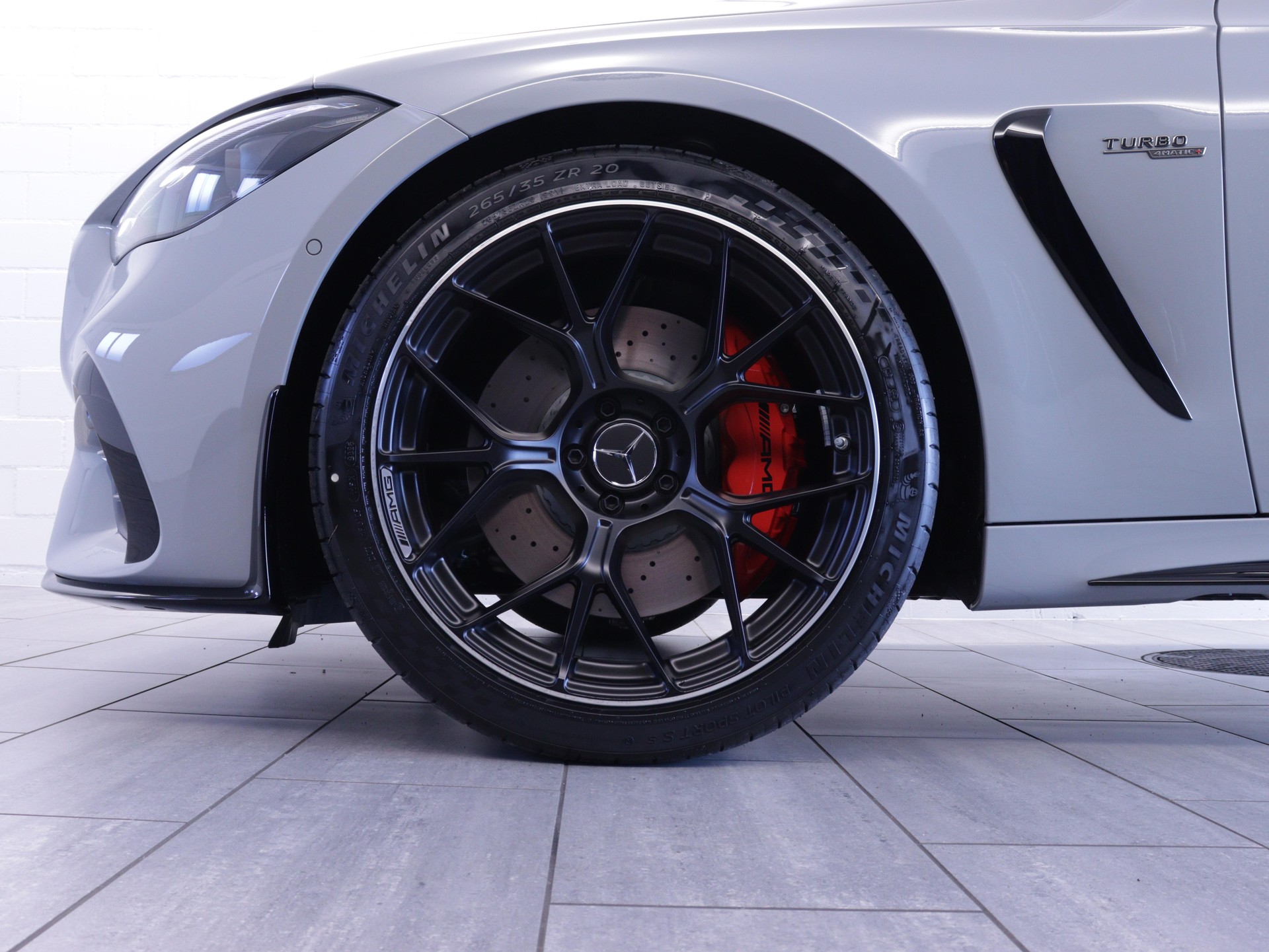 MERCEDES-BENZ CLE 53 AMG 4matic+ Cabriolet-image-18