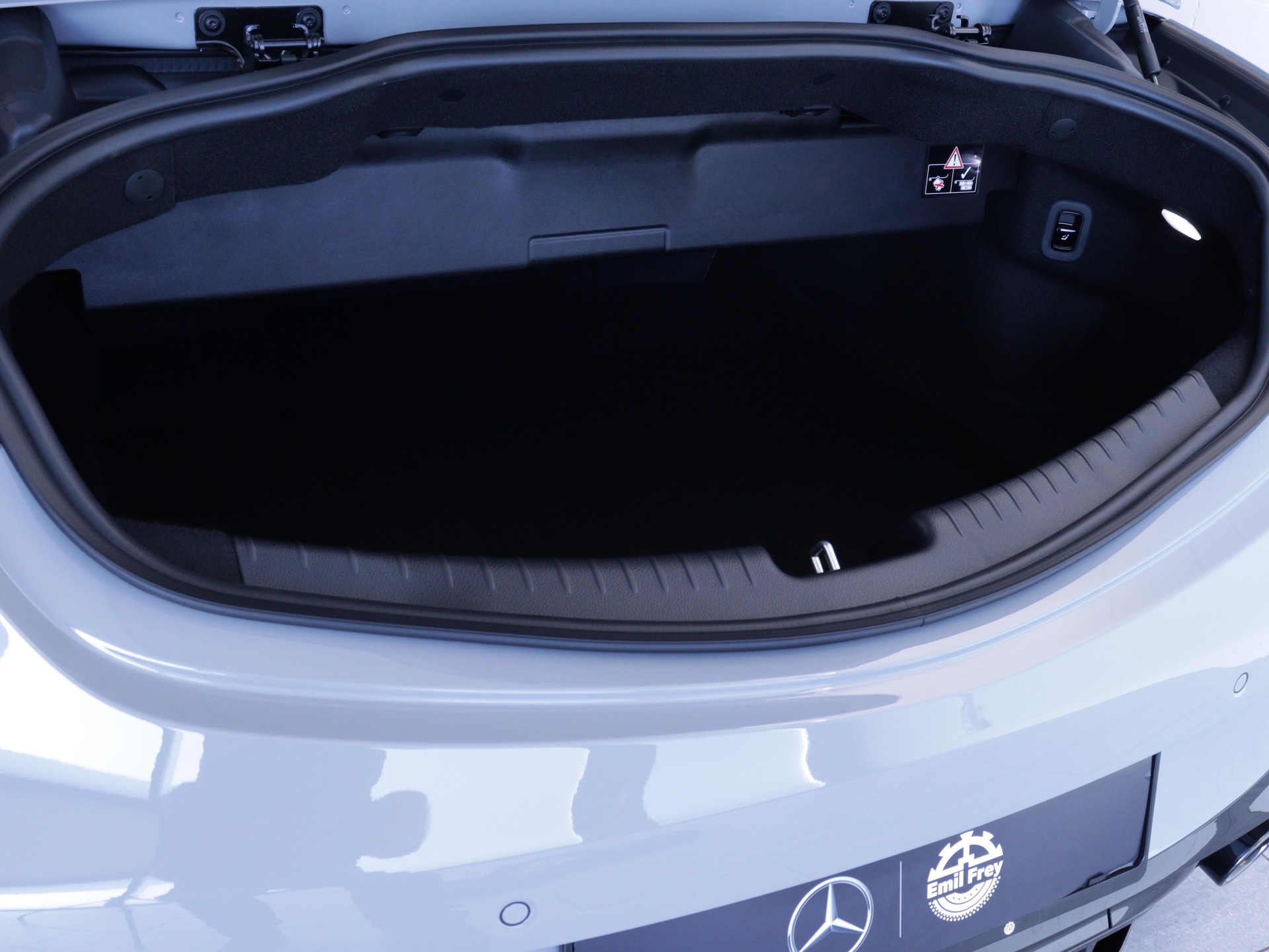 MERCEDES-BENZ CLE 53 AMG 4matic+ Cabriolet-image-17